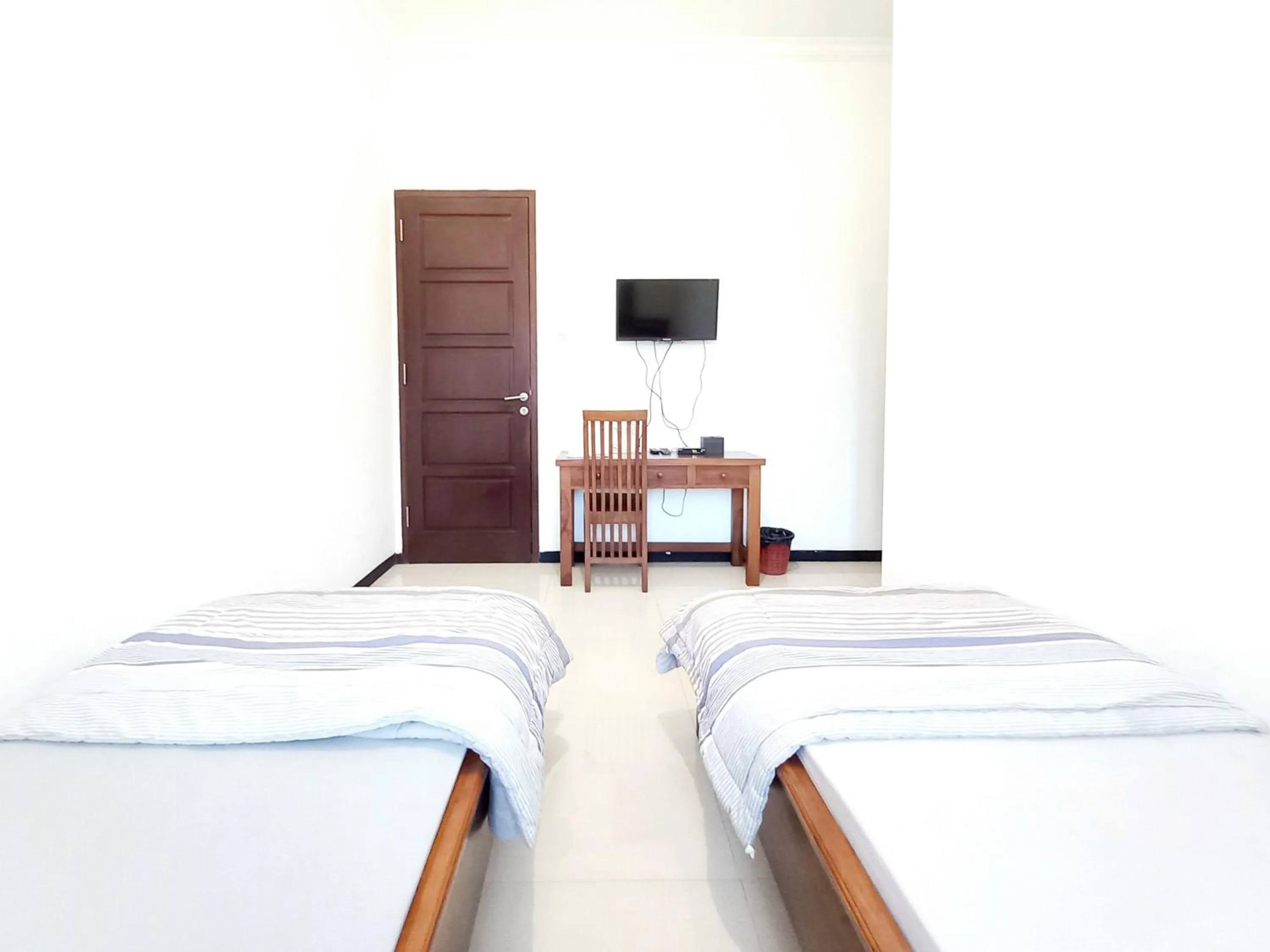 Bedroom, Bed in D Maktab Syariah Mitra RedDoorz Malang