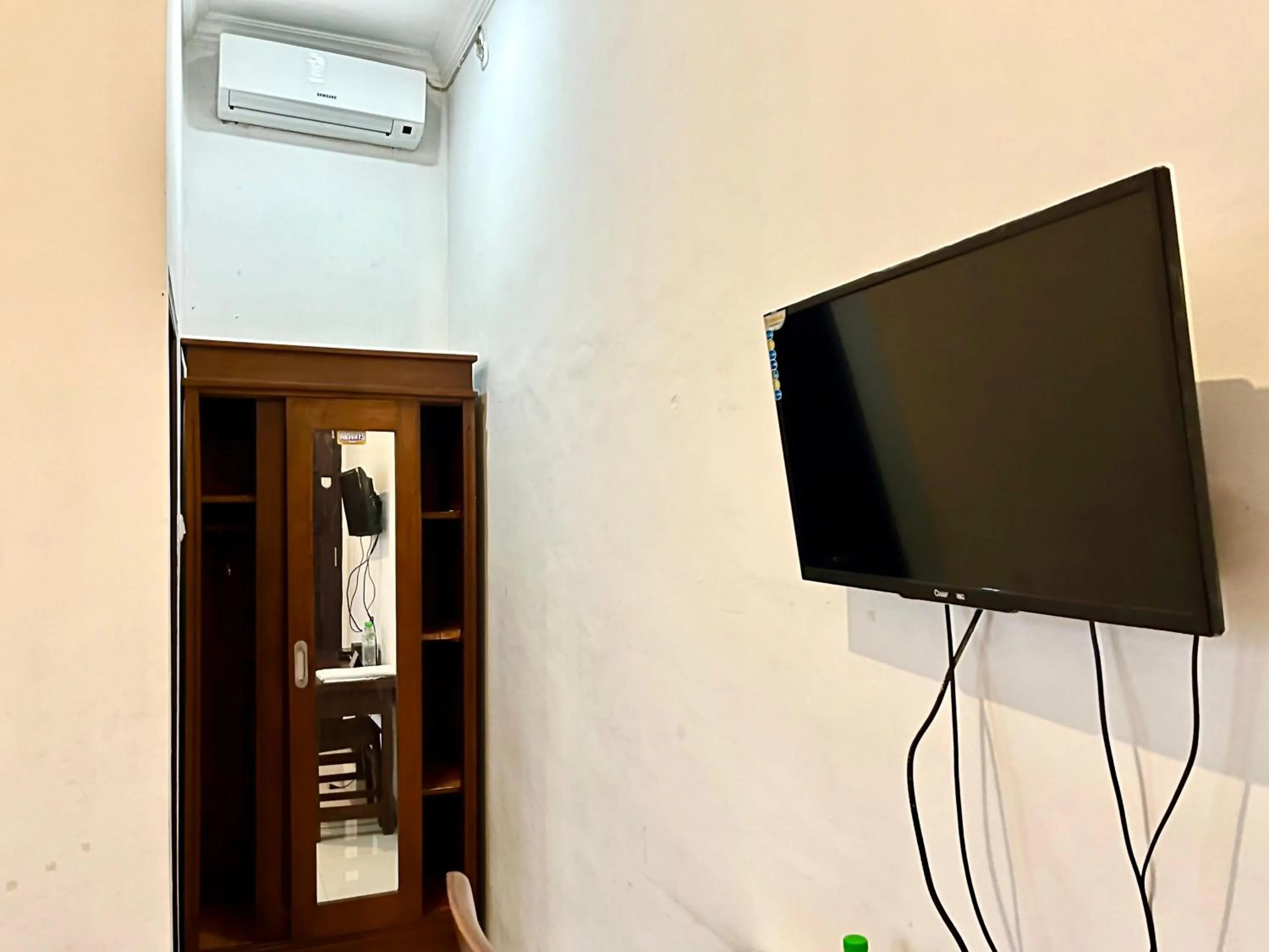 TV and multimedia in D Maktab Syariah Mitra RedDoorz Malang