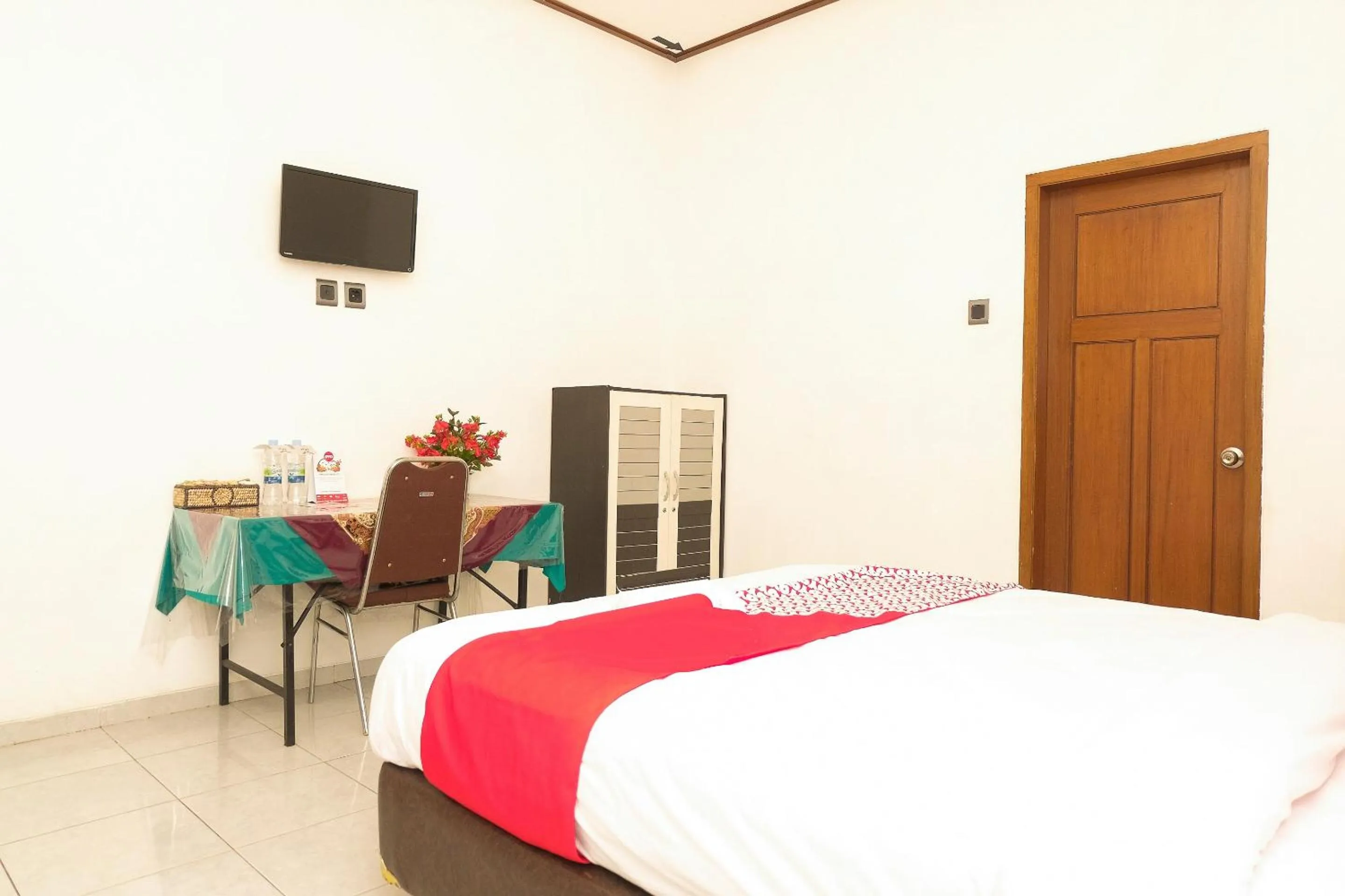 Bedroom in Hotel O Loesje Guest House Syariah