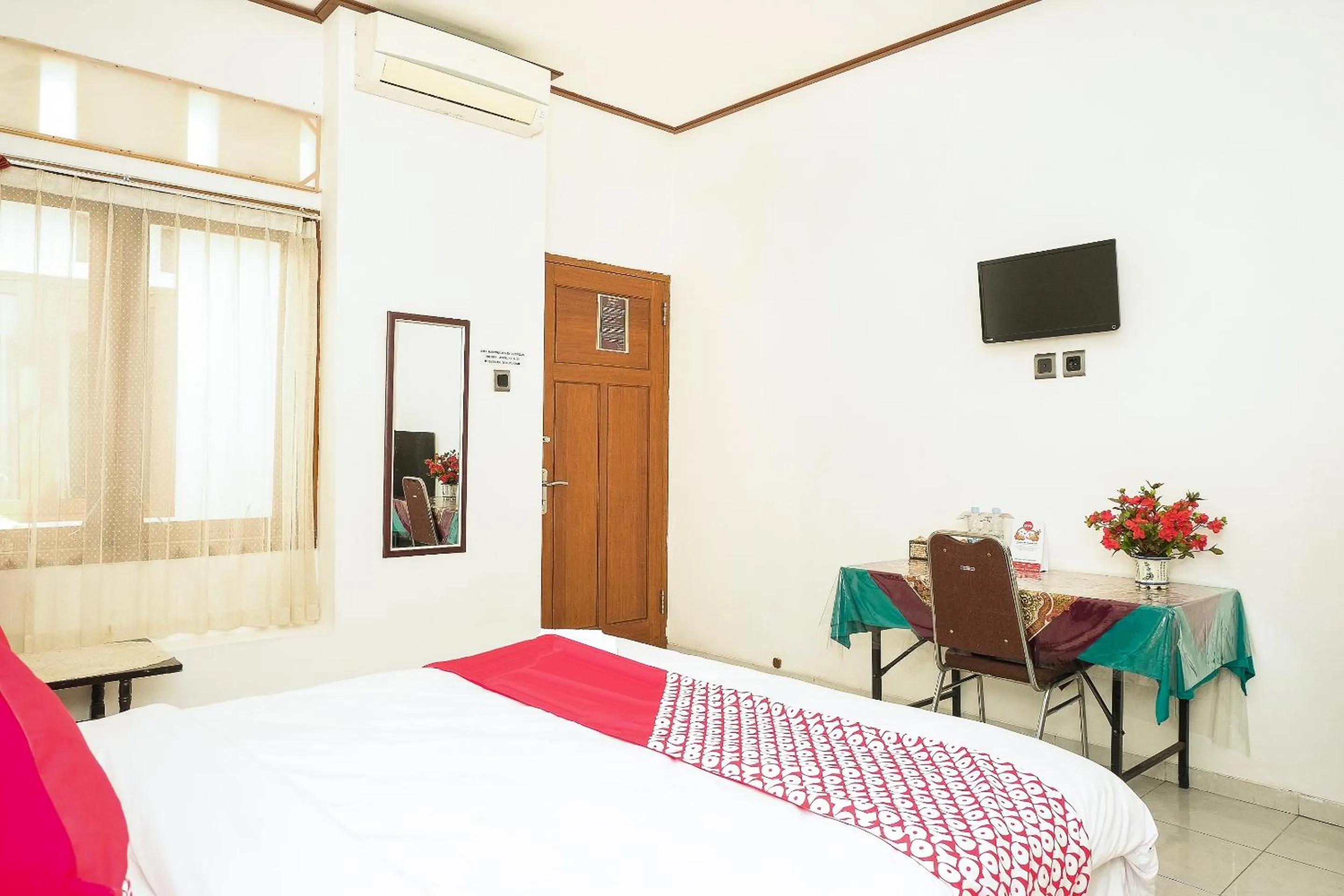 Bedroom in Hotel O Loesje Guest House Syariah