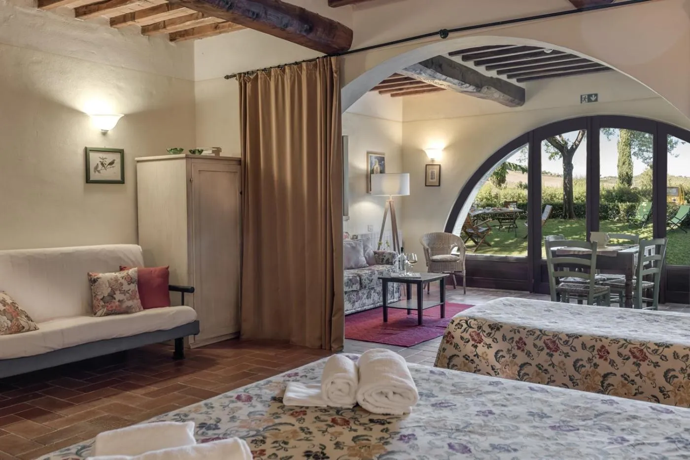 Living room, Bed in Borgo Al Cerro