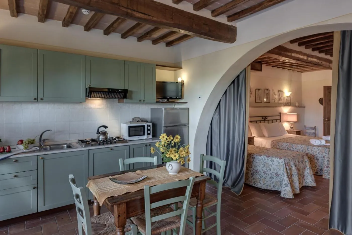 Kitchen or kitchenette, Bed in Borgo Al Cerro