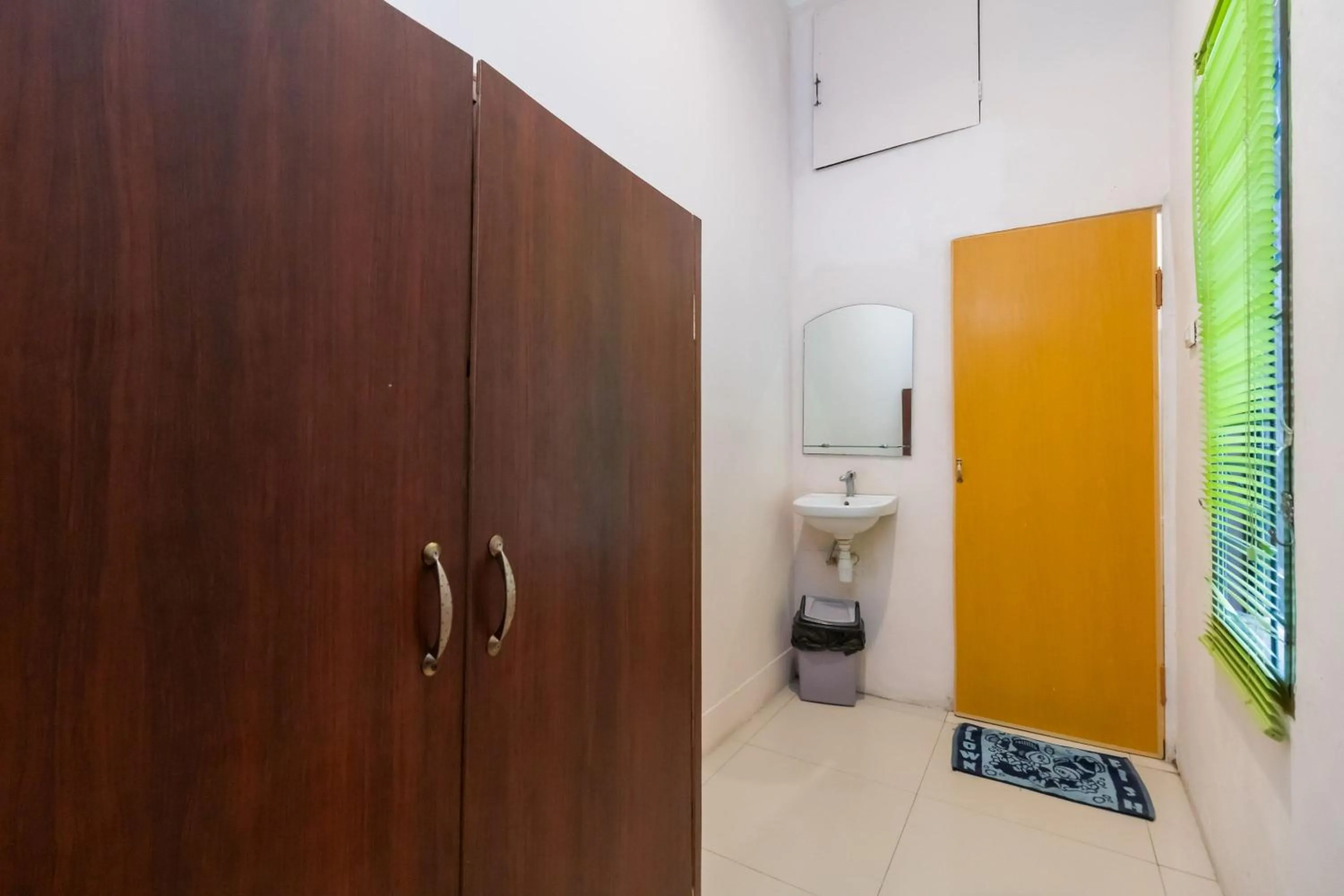 Bedroom in RedDoorz At Fella Homestay Medan