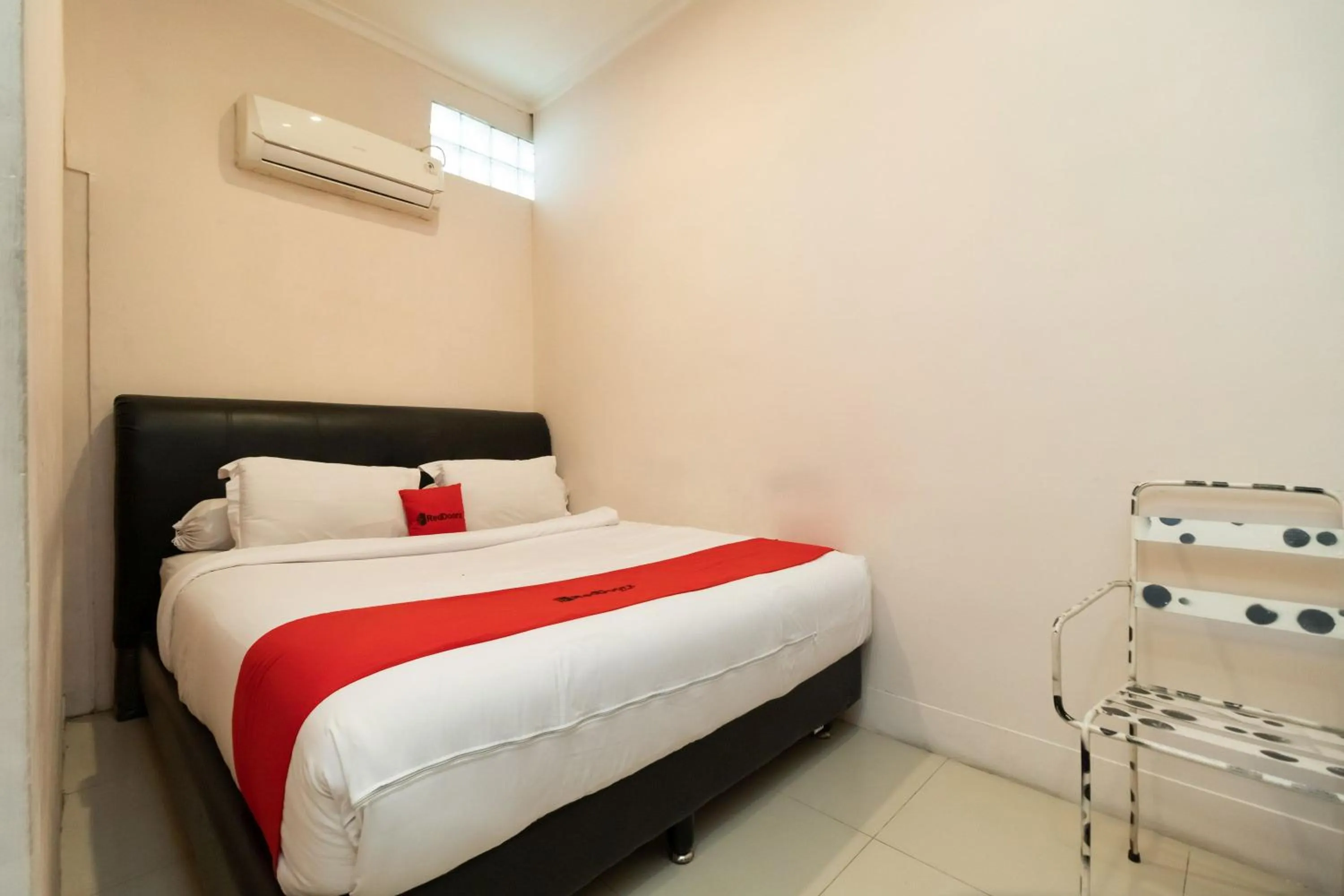 Bedroom in RedDoorz At Fella Homestay Medan