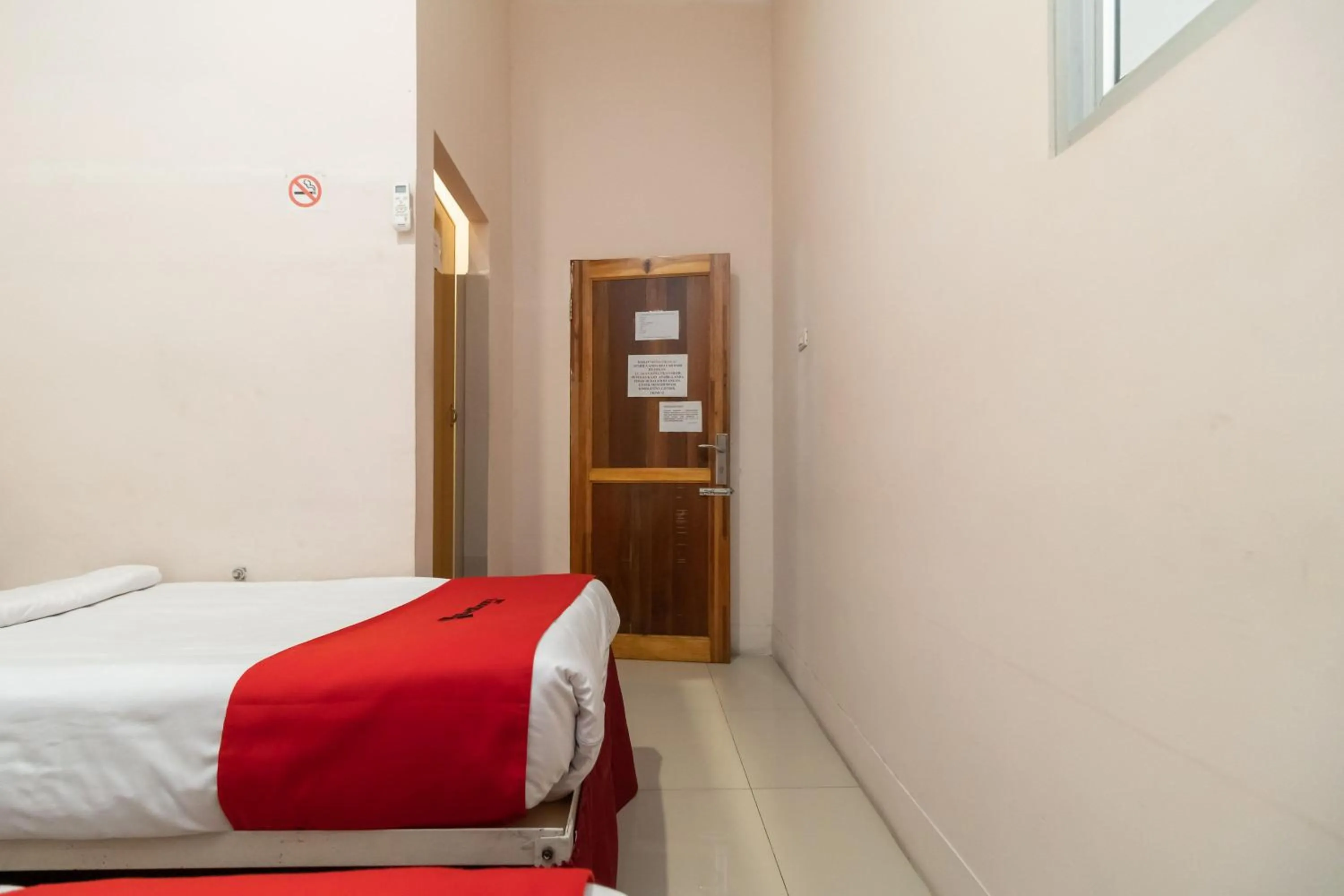 Bedroom in RedDoorz At Fella Homestay Medan