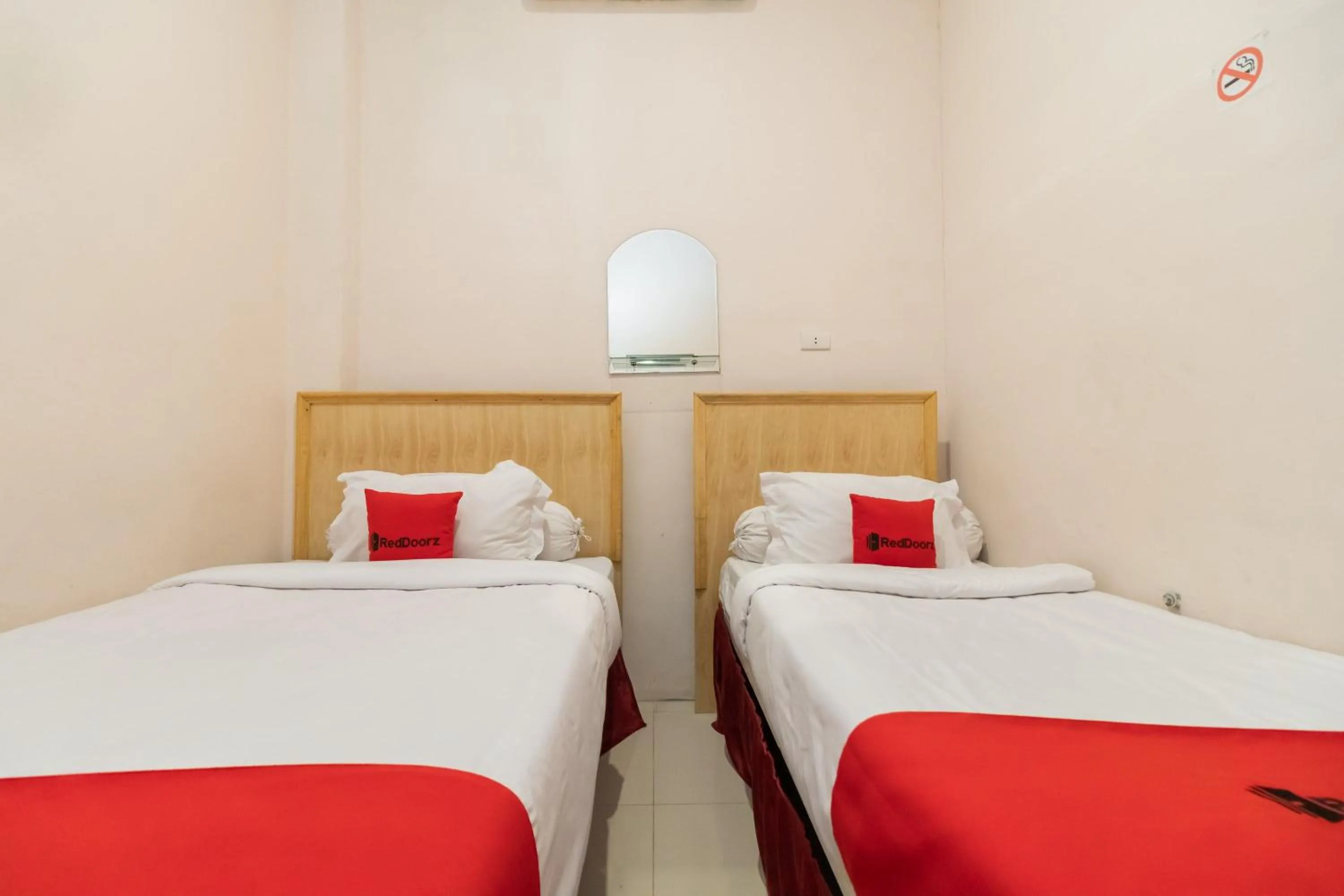 Bedroom in RedDoorz At Fella Homestay Medan