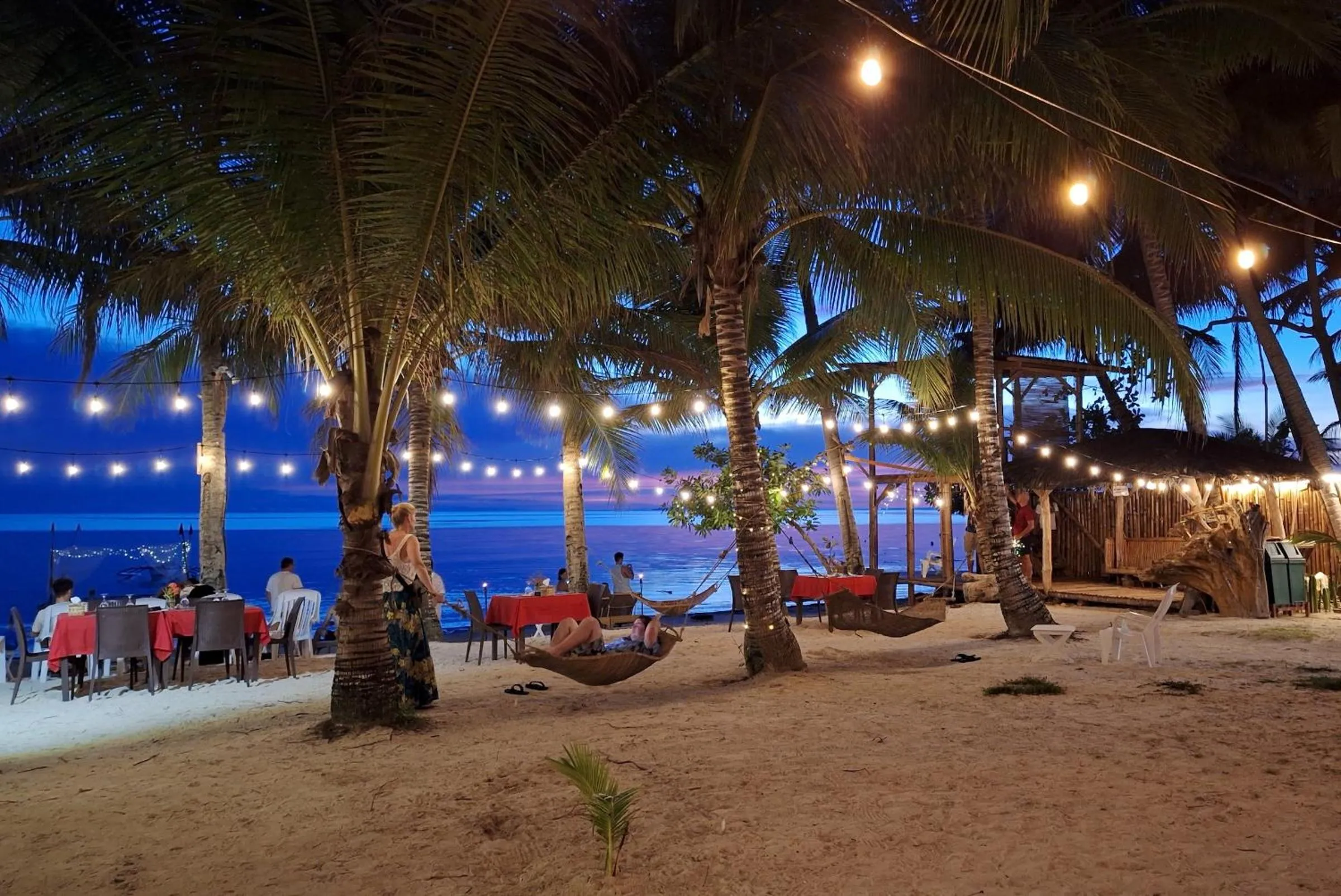 Restaurant/places to eat in White Villas Resort