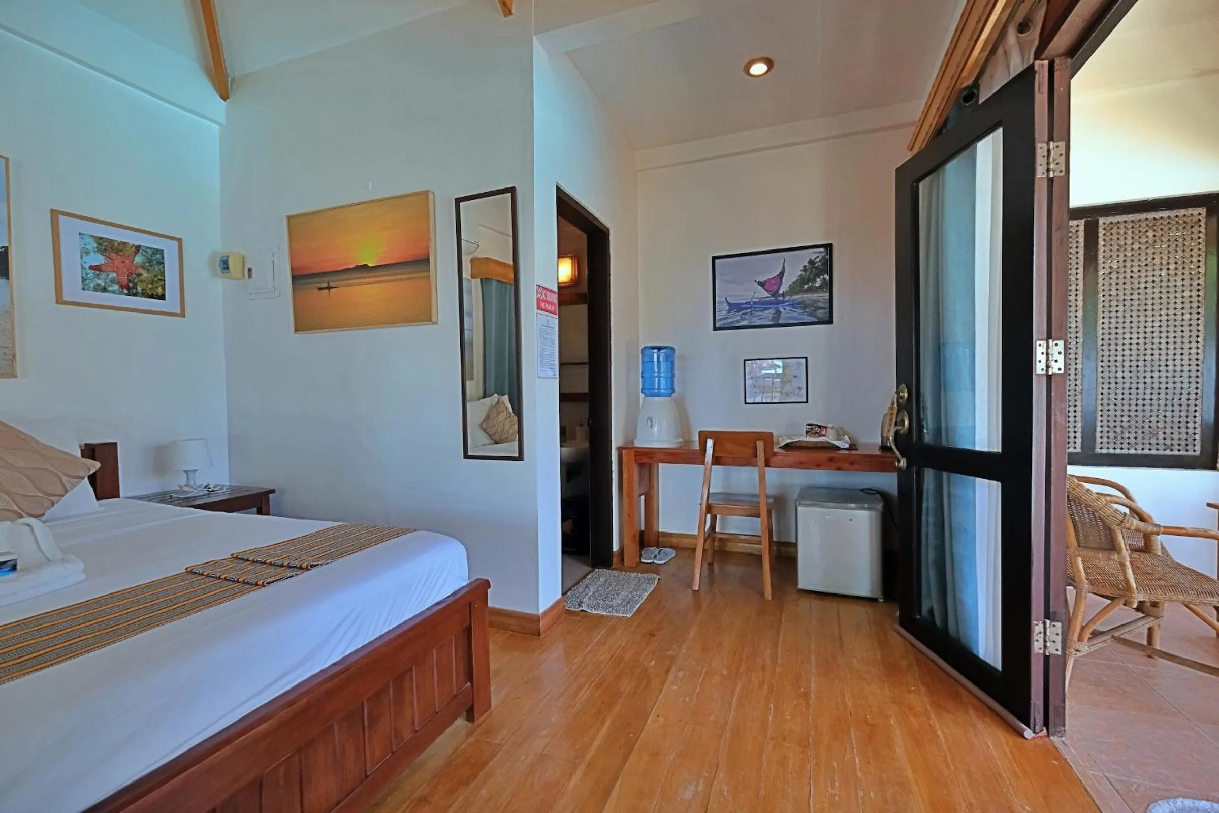 Photo of the whole room, Bed in White Villas Resort