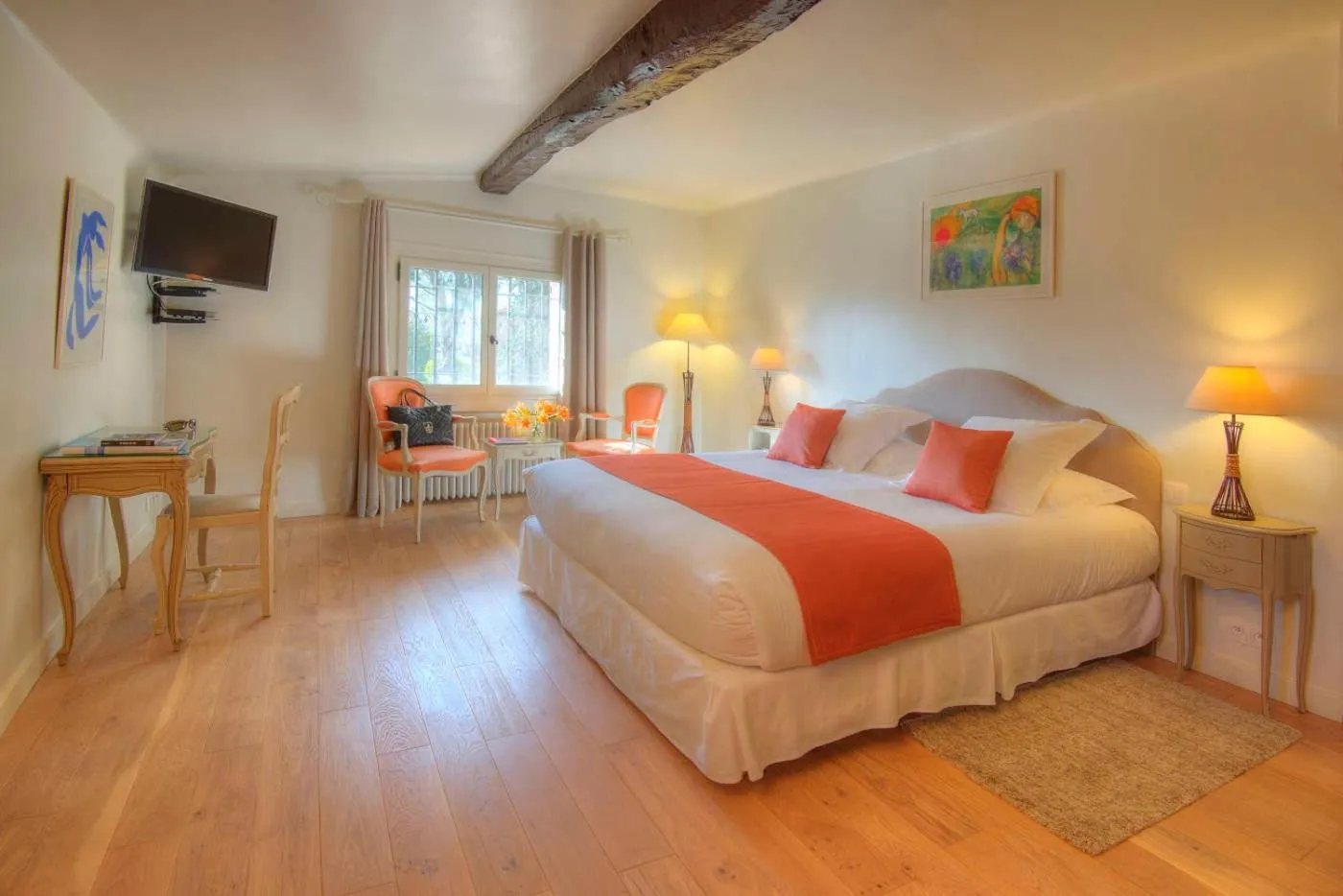 Photo of the whole room in Le Mas du Chanoine