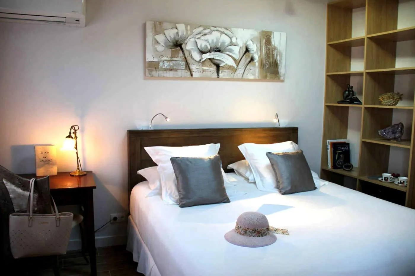 Photo of the whole room in Le Mas du Chanoine