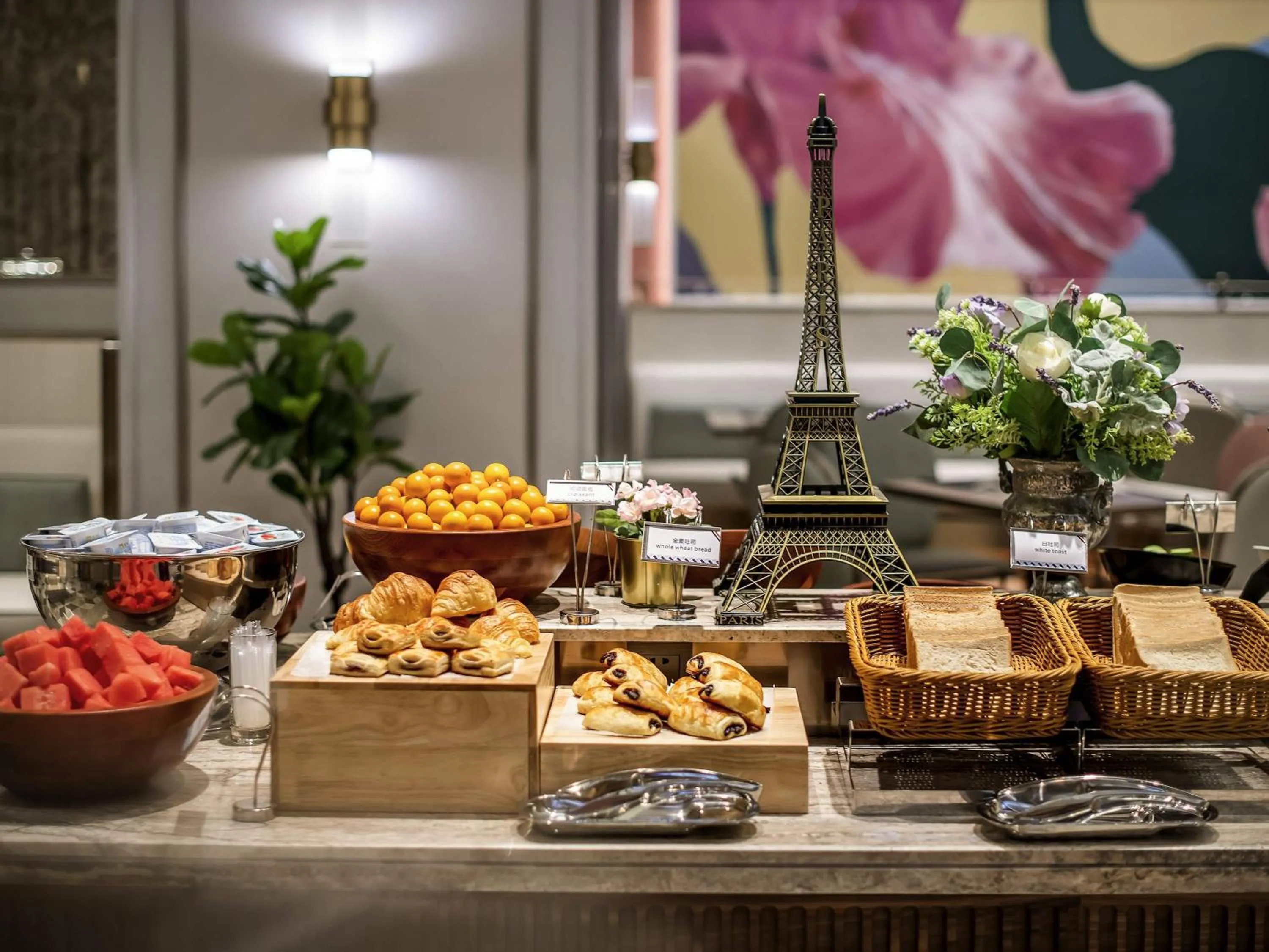 Restaurant/places to eat in Mercure Hangzhou Xixi Wetland