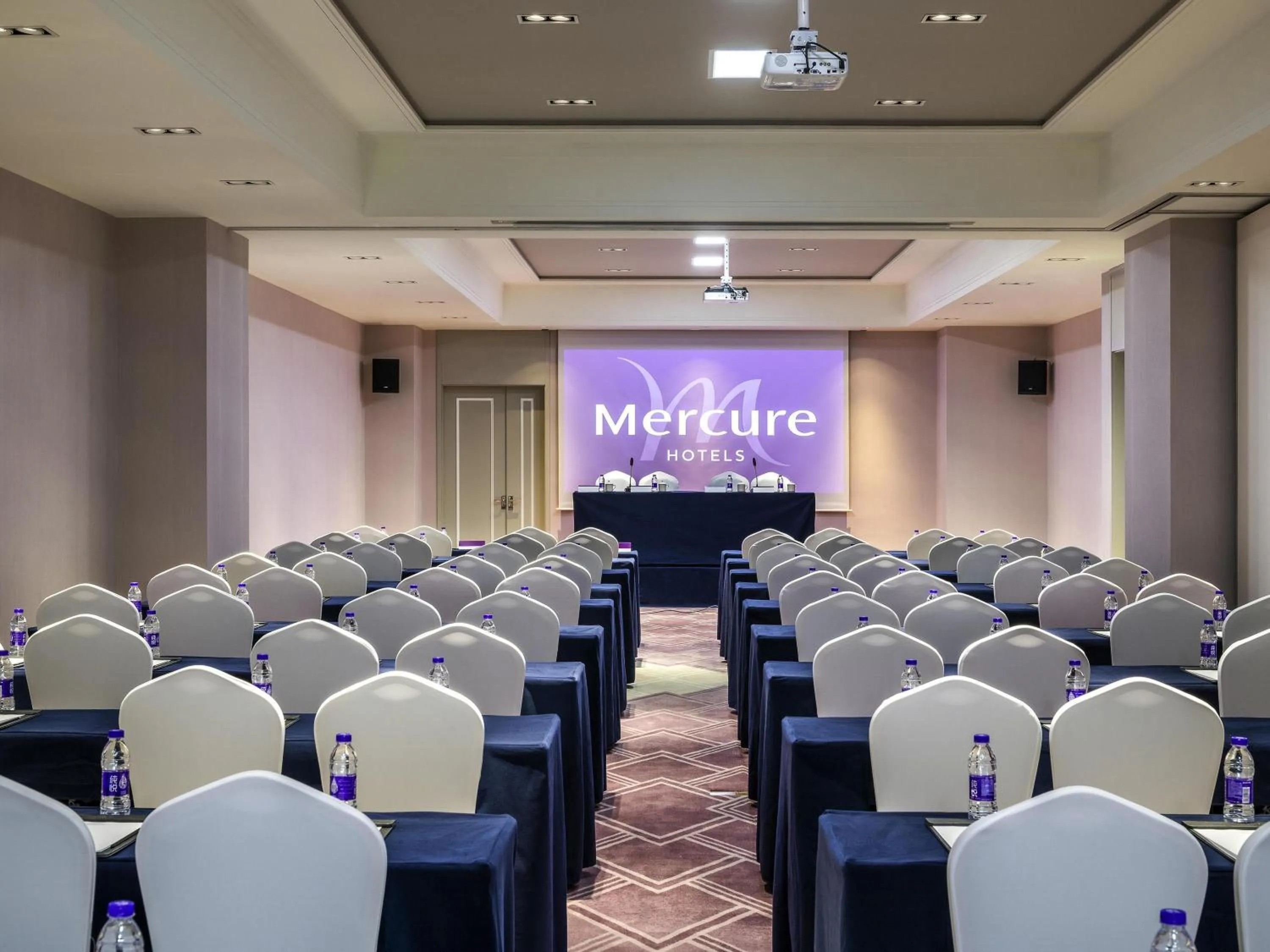 Meeting/conference room in Mercure Hangzhou Xixi Wetland