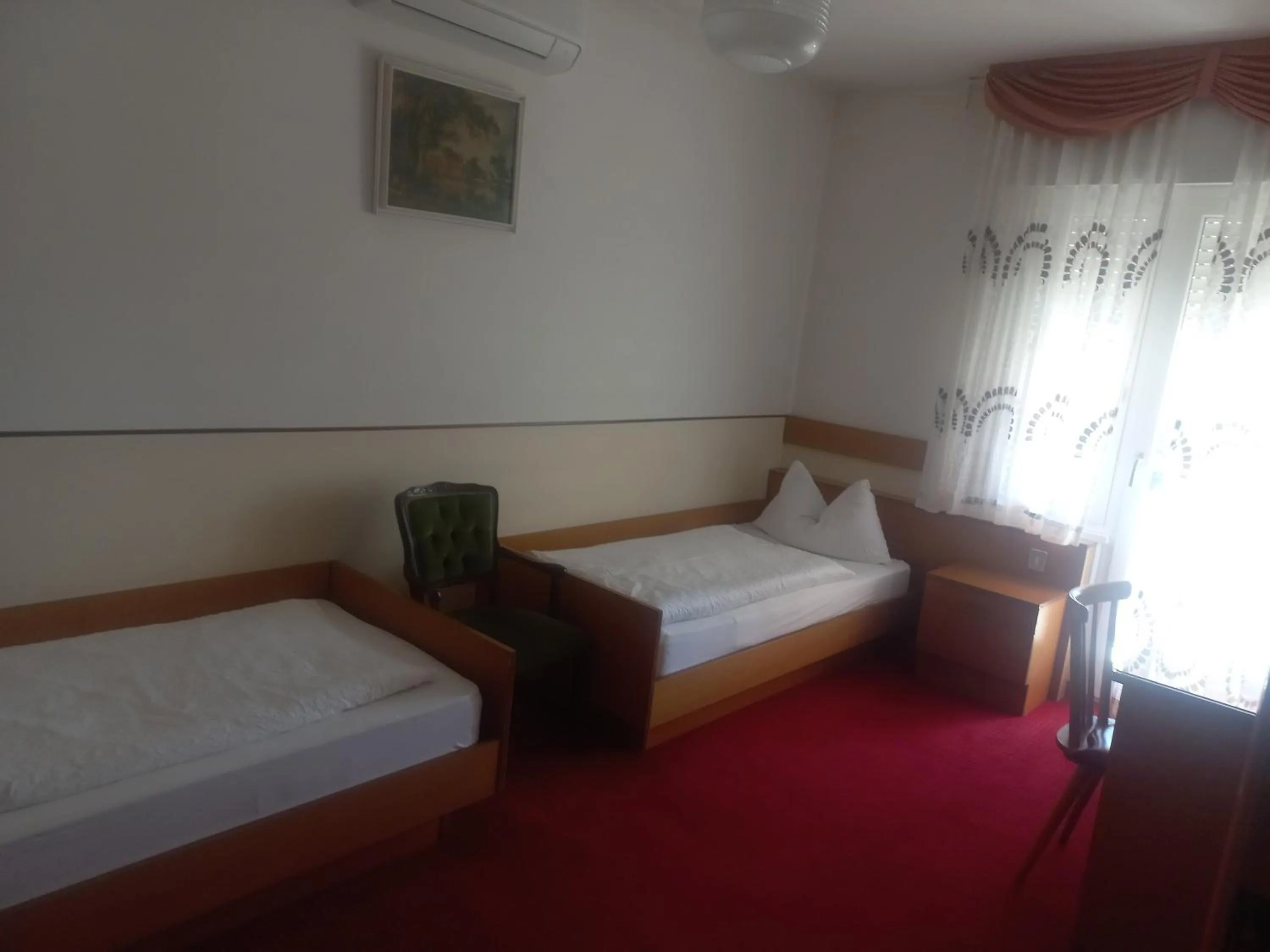 Bedroom, Bed in Hotel Lux