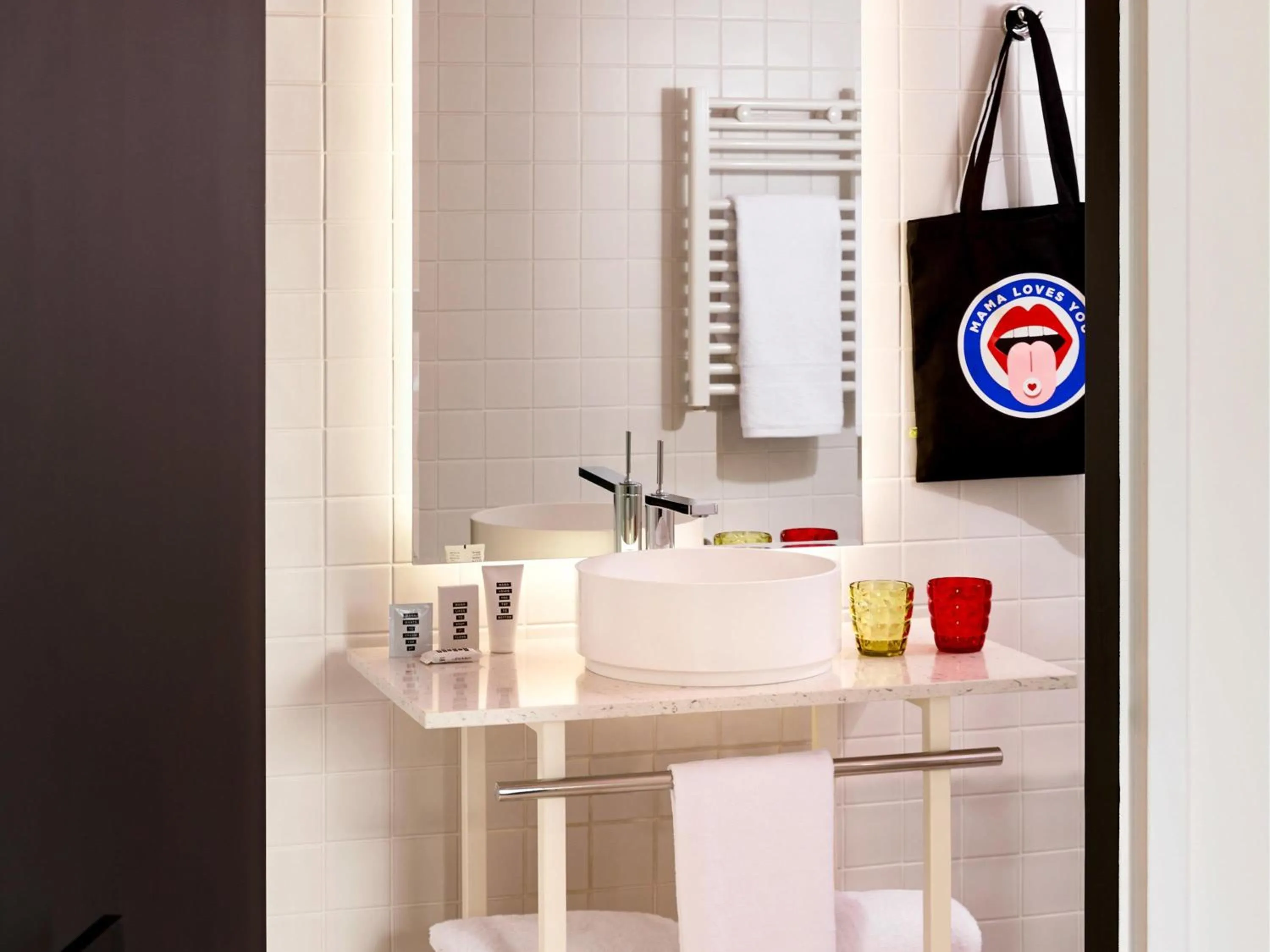 Bedroom in Mama Shelter Lille