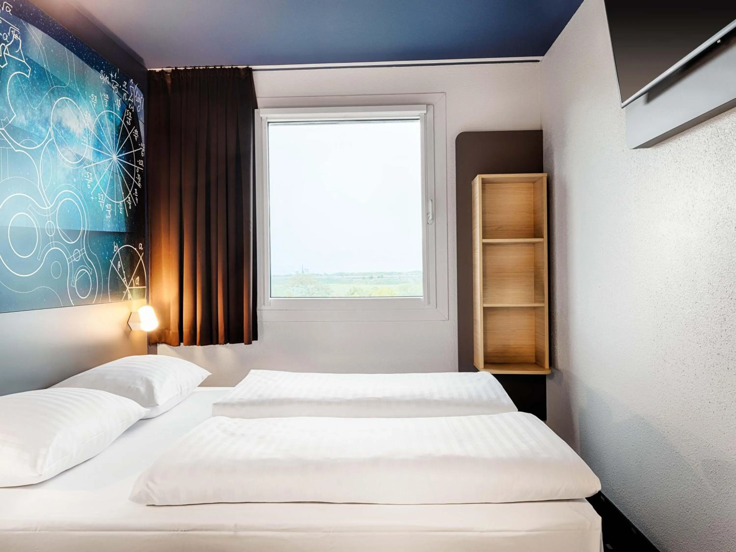 Photo of the whole room, Bed in B&B Hotel München-Garching