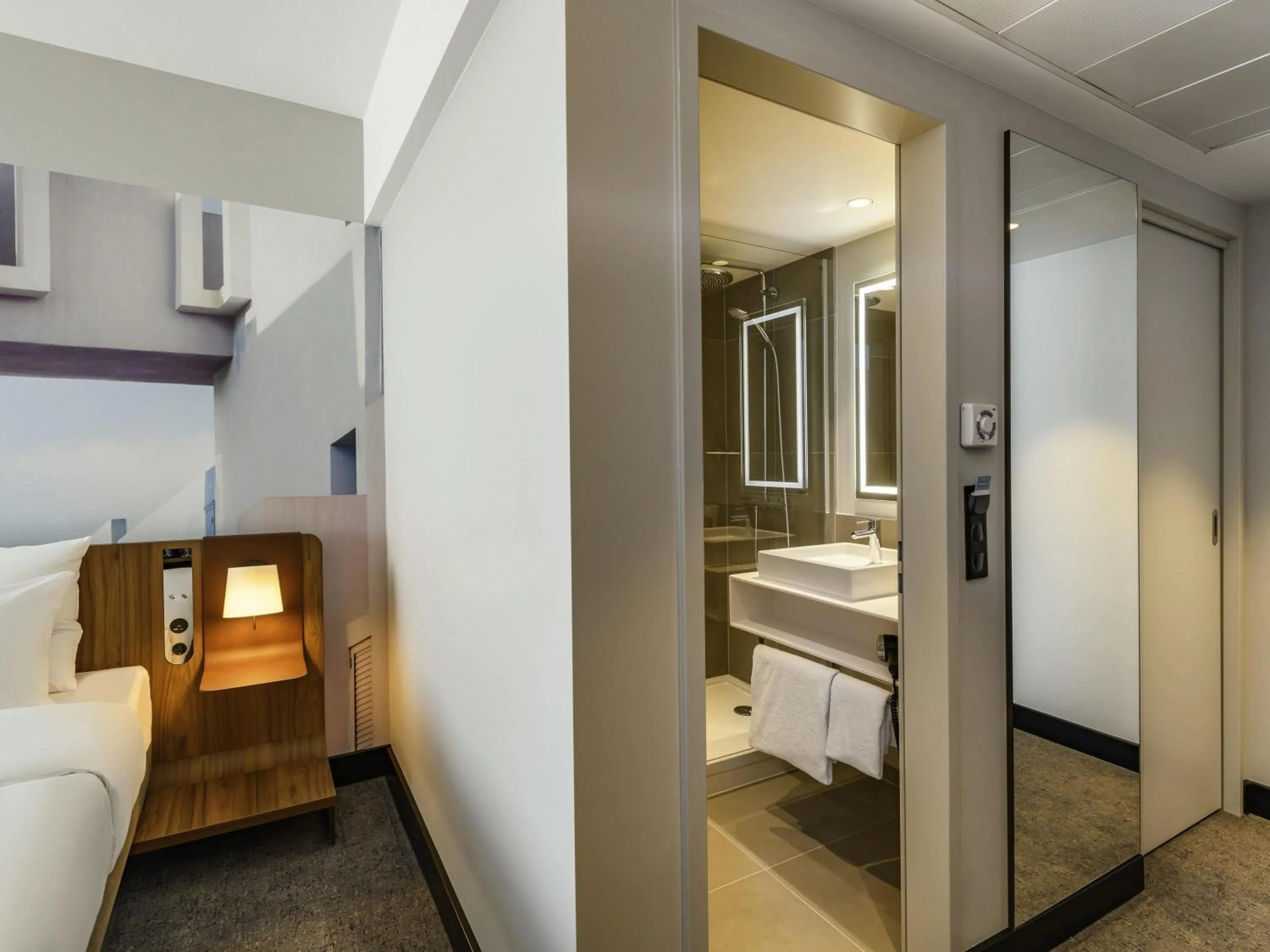 Bedroom, Bed in Novotel Regensburg Zentrum