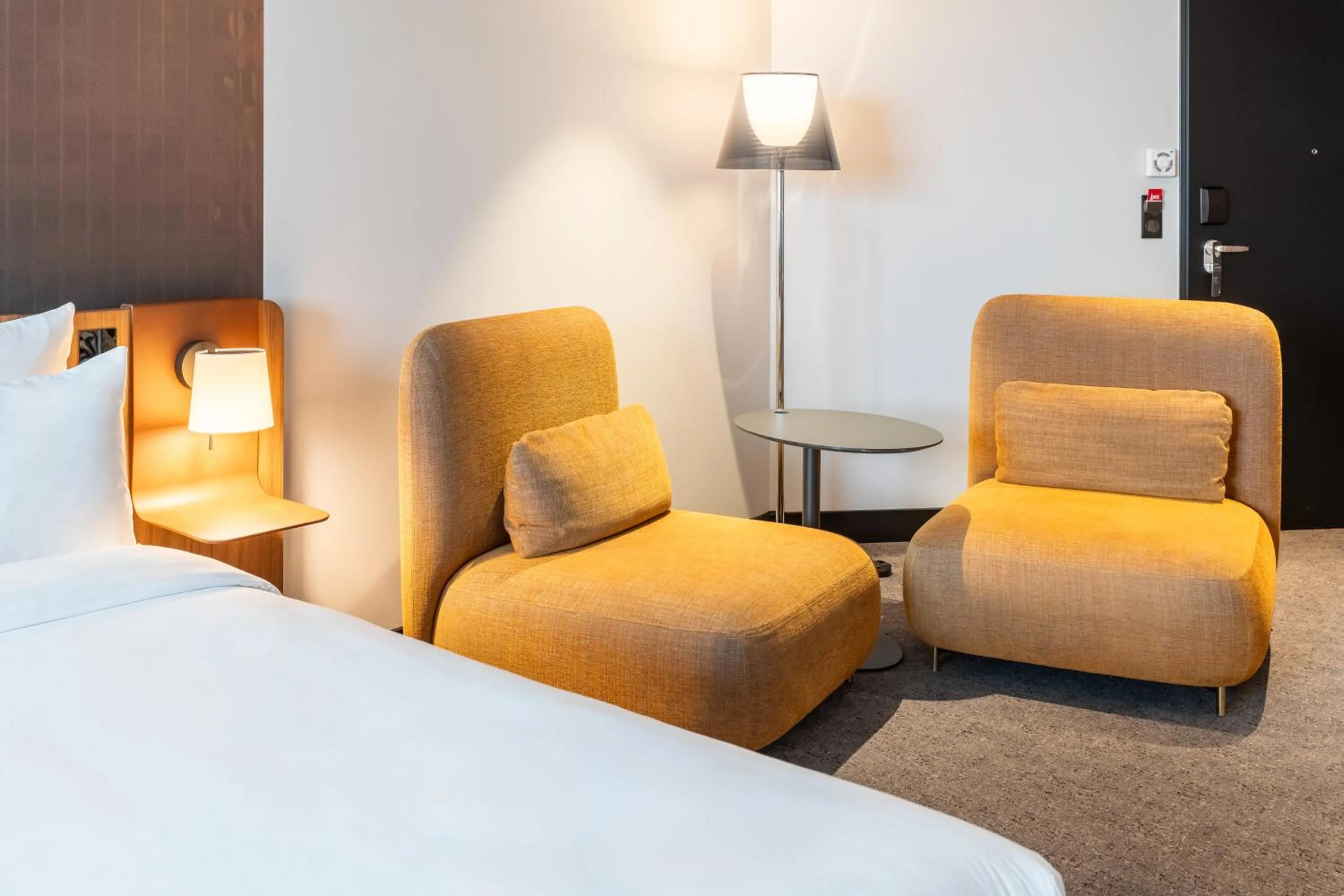 Living room, Bed in Novotel Regensburg Zentrum