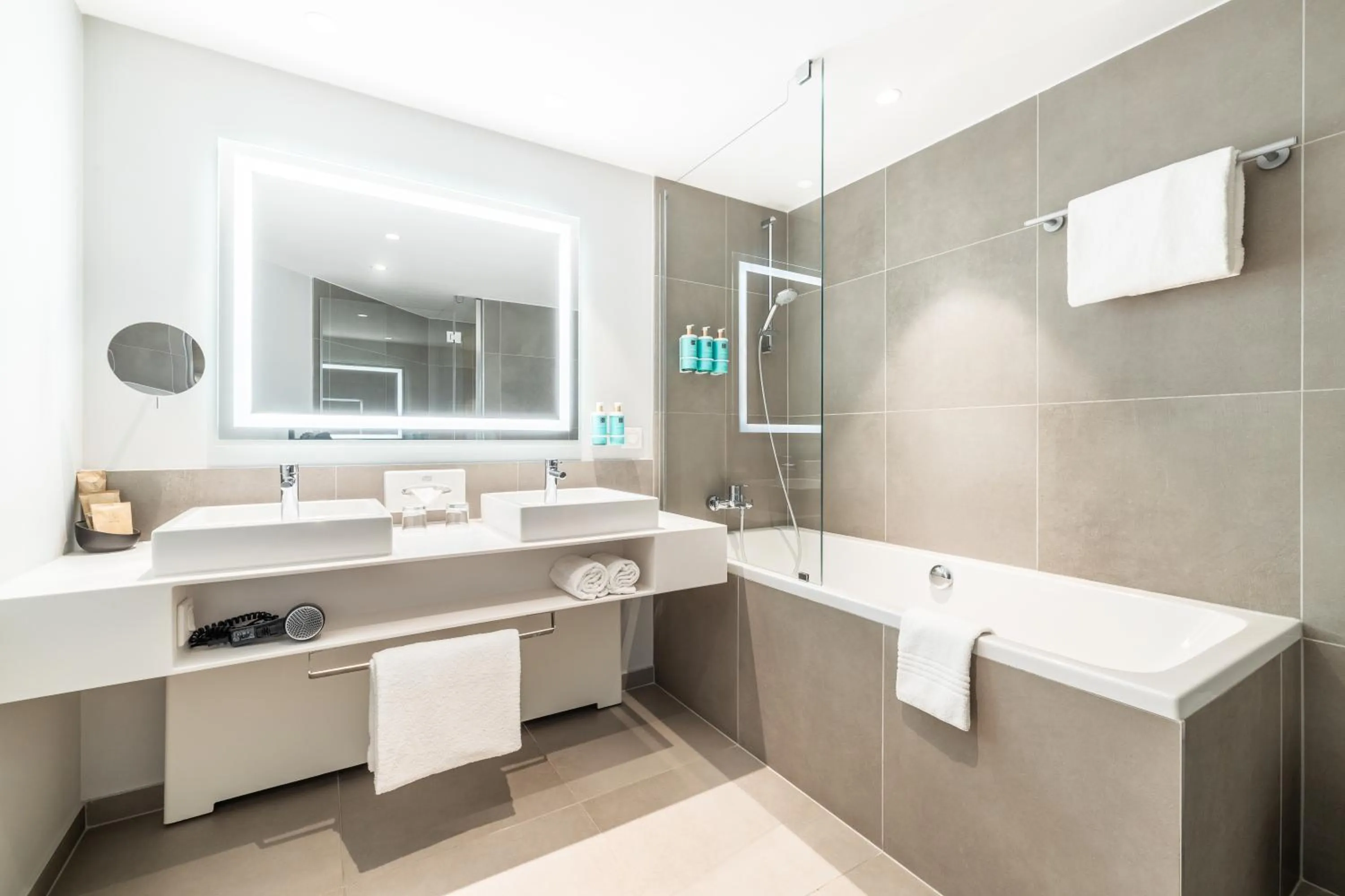 Shower in Novotel Regensburg Zentrum