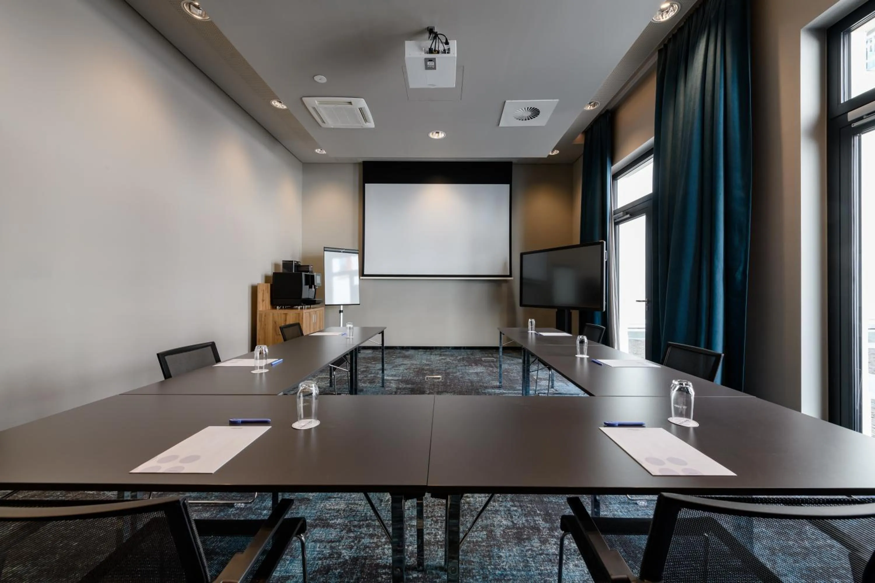 TV and multimedia in Novotel Regensburg Zentrum