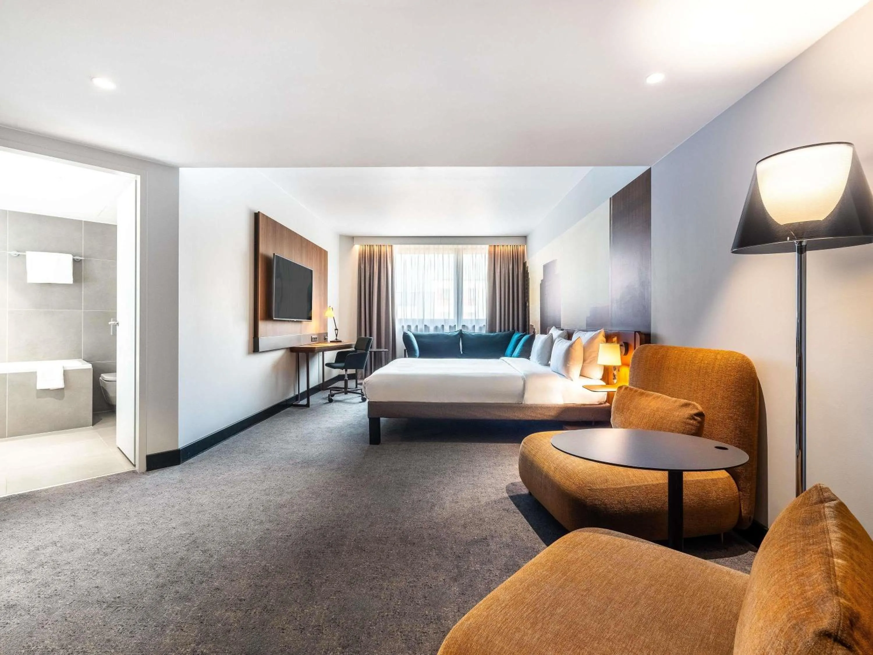 Bedroom, Bed in Novotel Regensburg Zentrum