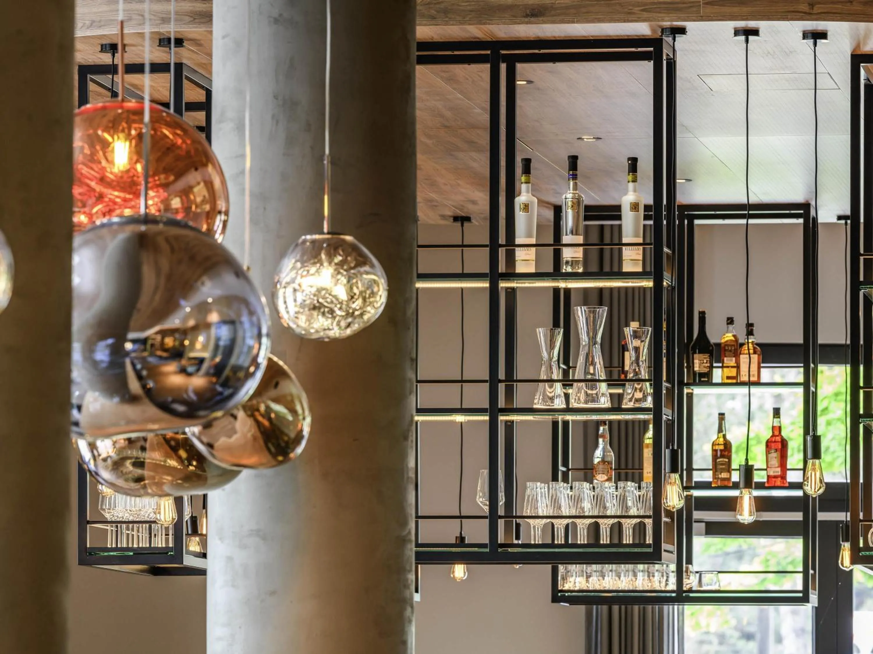 Lounge or bar in Novotel Regensburg Zentrum