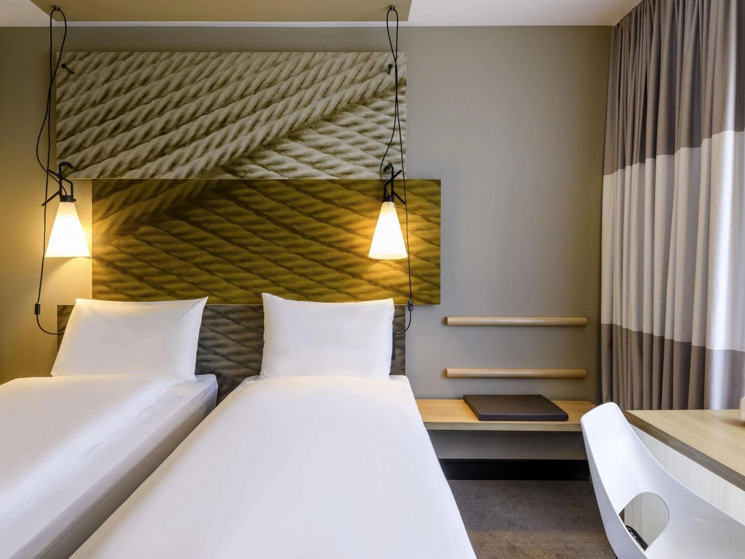 Bedroom, Bed in ibis Regensburg Zentrum