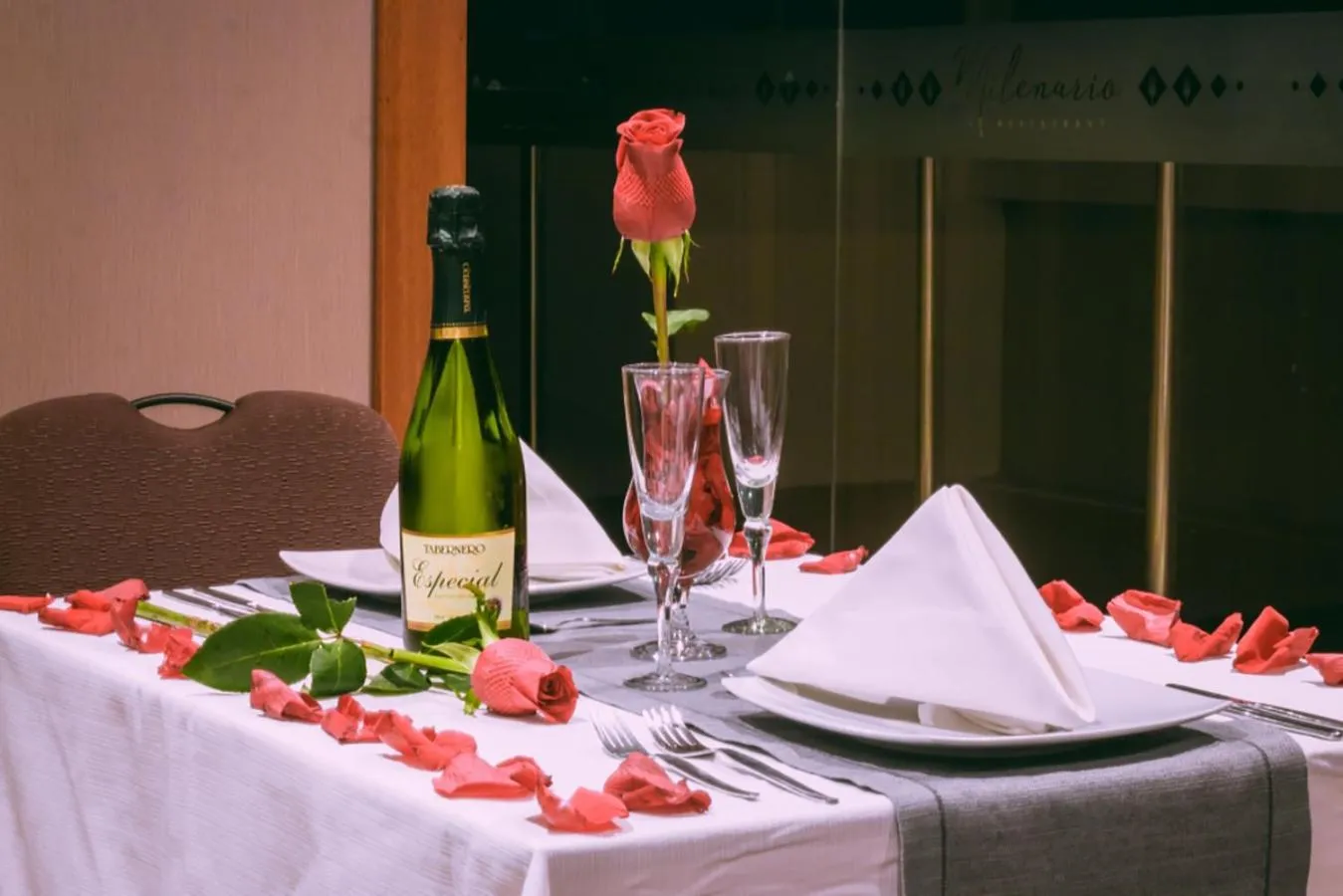 Restaurant/places to eat in Sunec Hotel