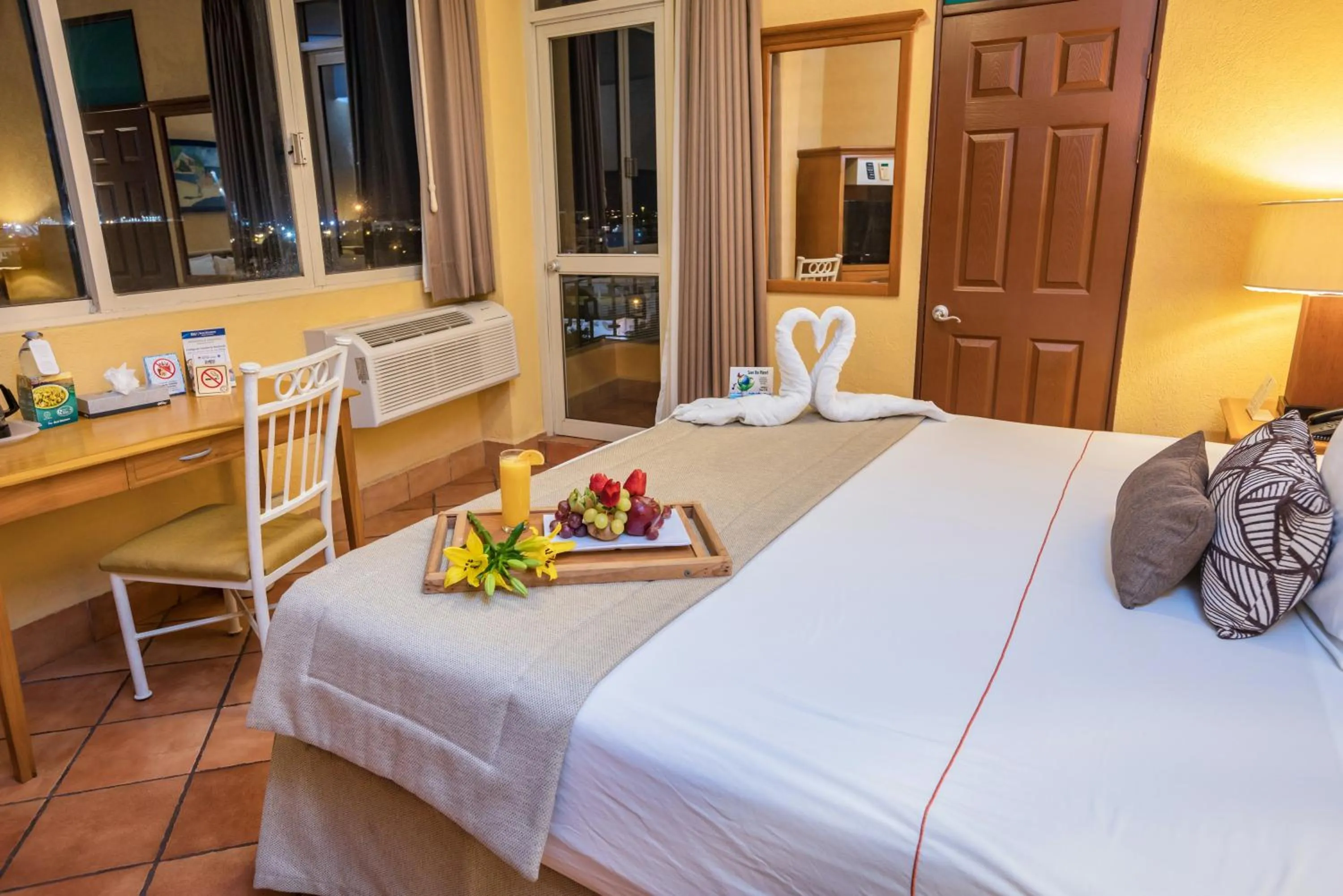 Bed in Best Western Posada Freeman