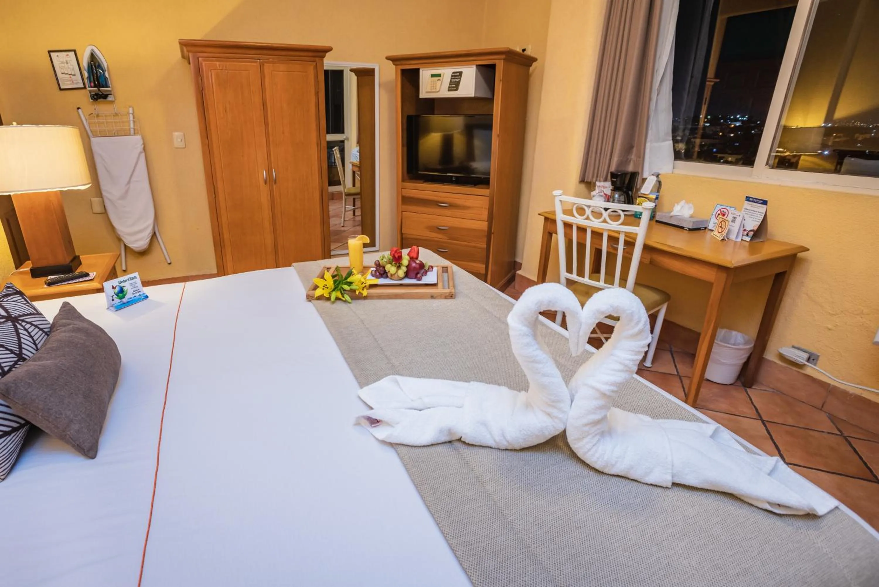 Bed in Best Western Posada Freeman