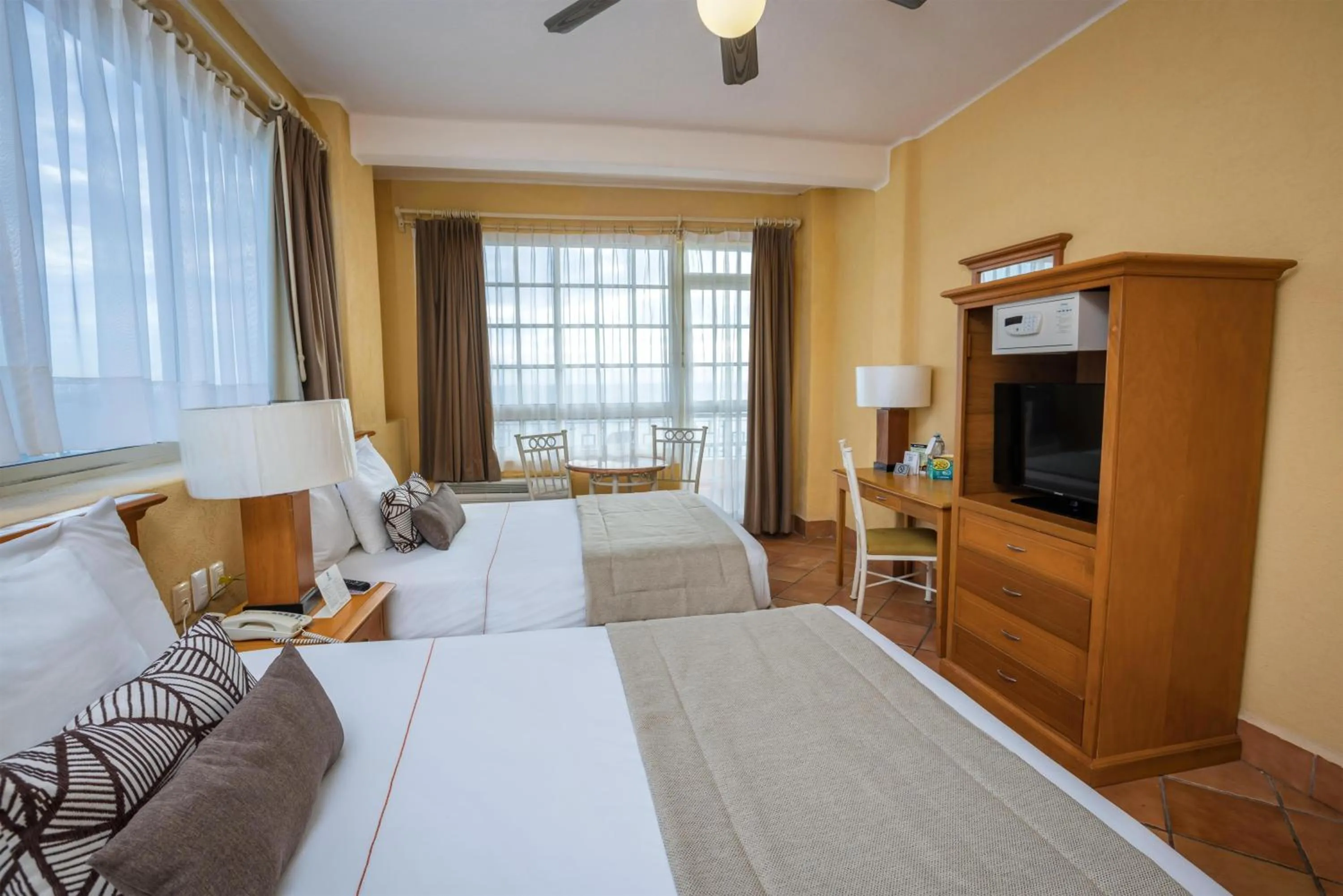 Photo of the whole room, Bed in Best Western Posada Freeman