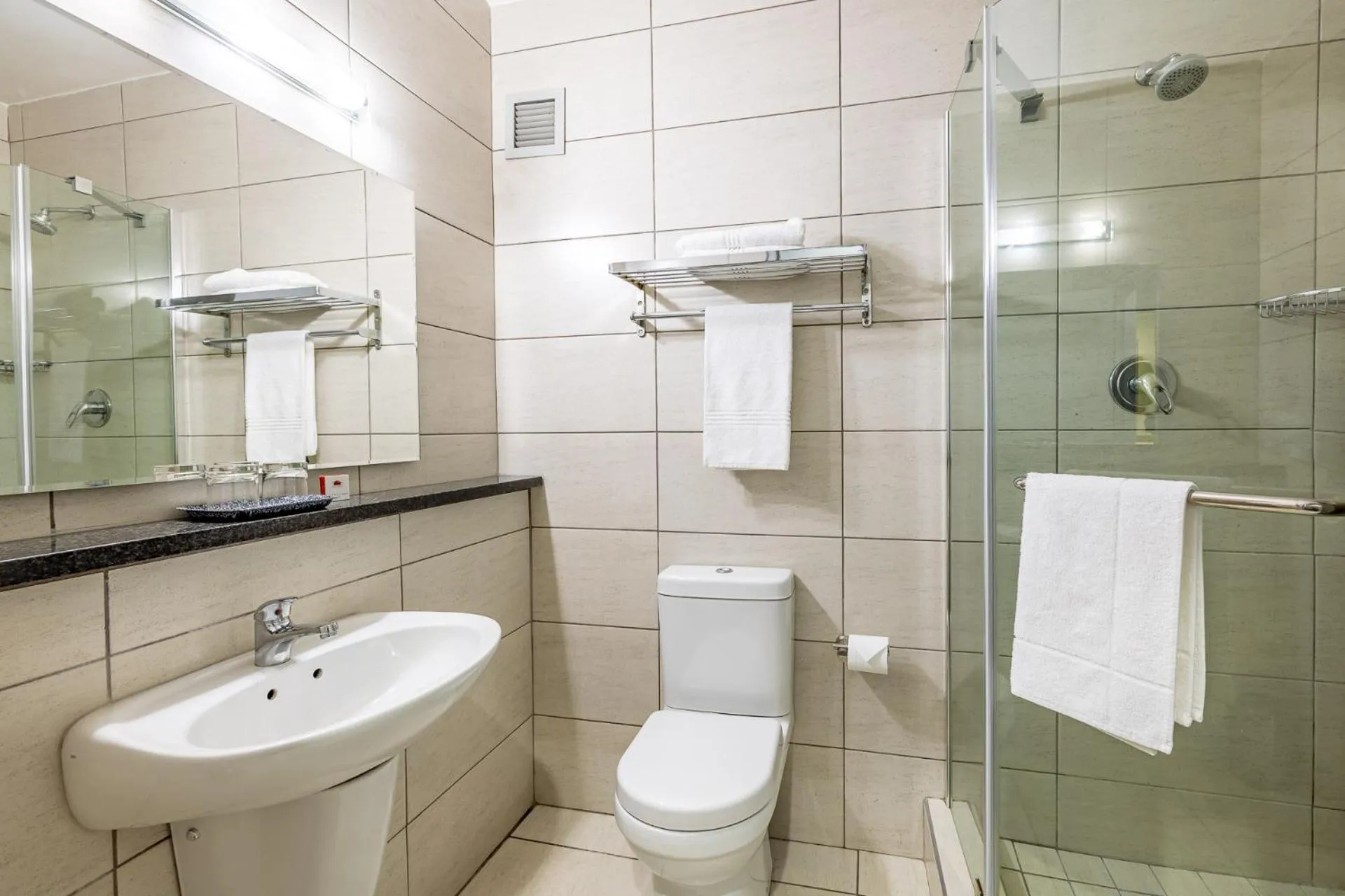 Shower in African Sky Ermelo Inn