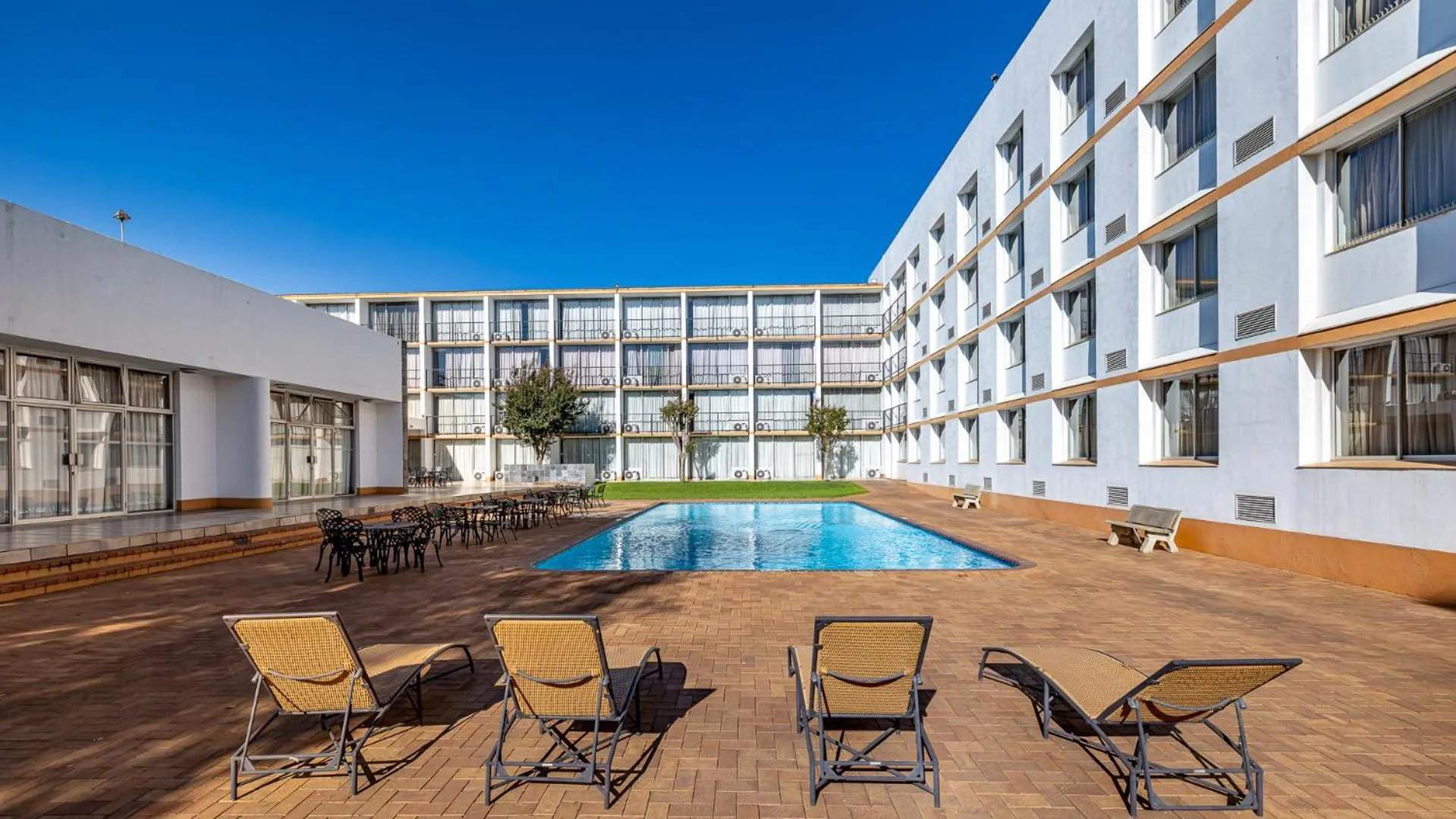 Patio in African Sky Ermelo Inn