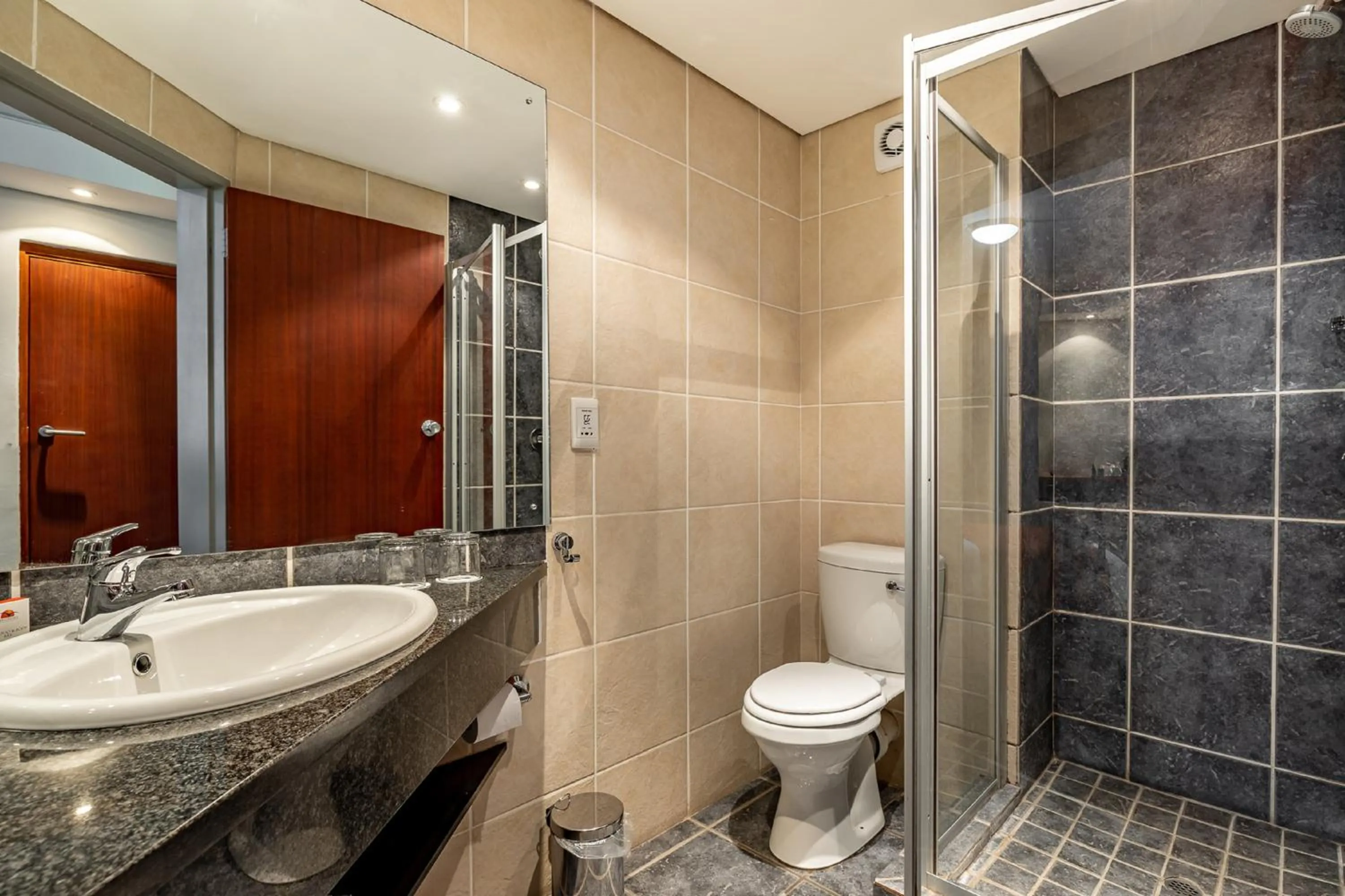 Shower in African Sky Ermelo Inn