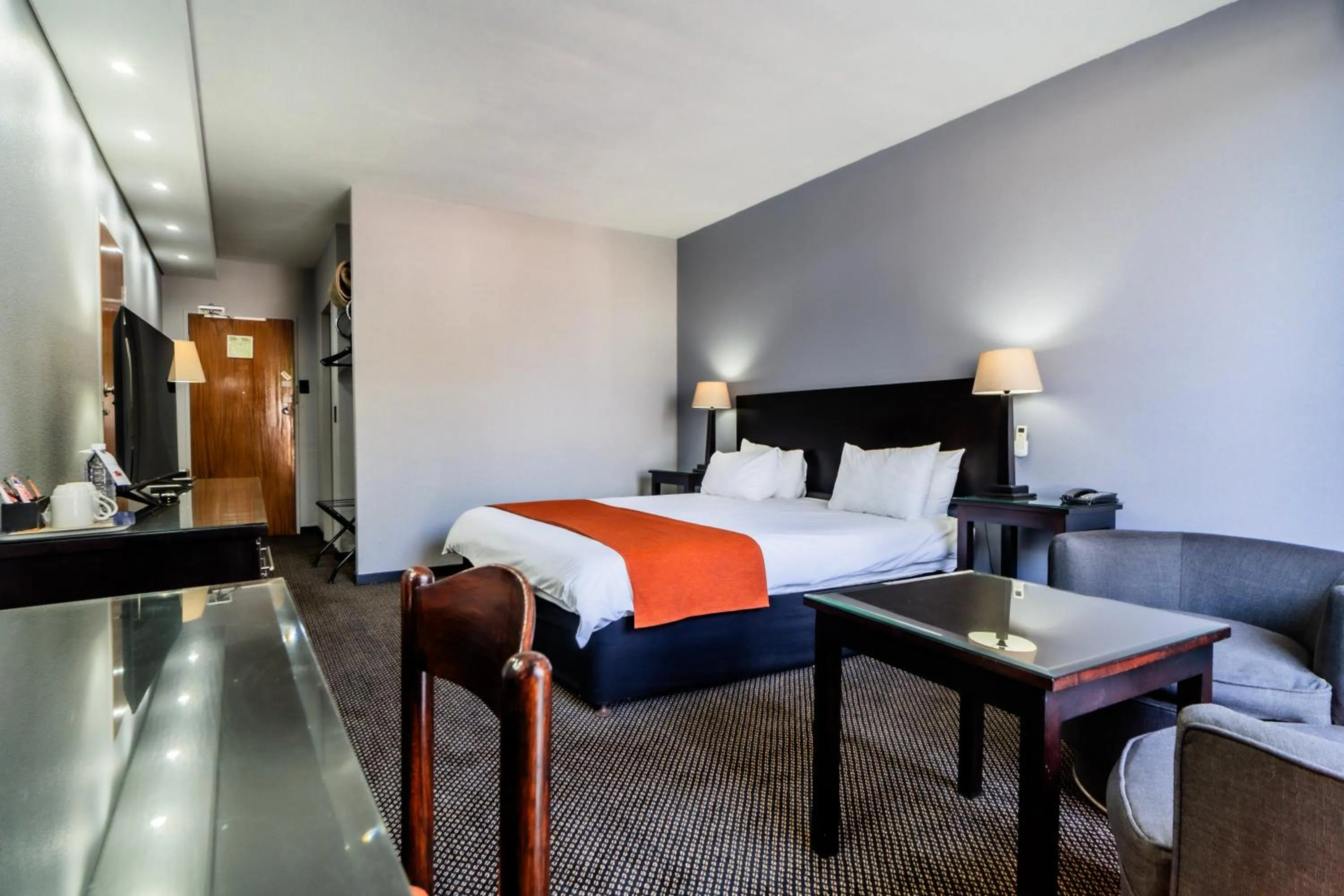 Photo of the whole room, Bed in African Sky Ermelo Inn