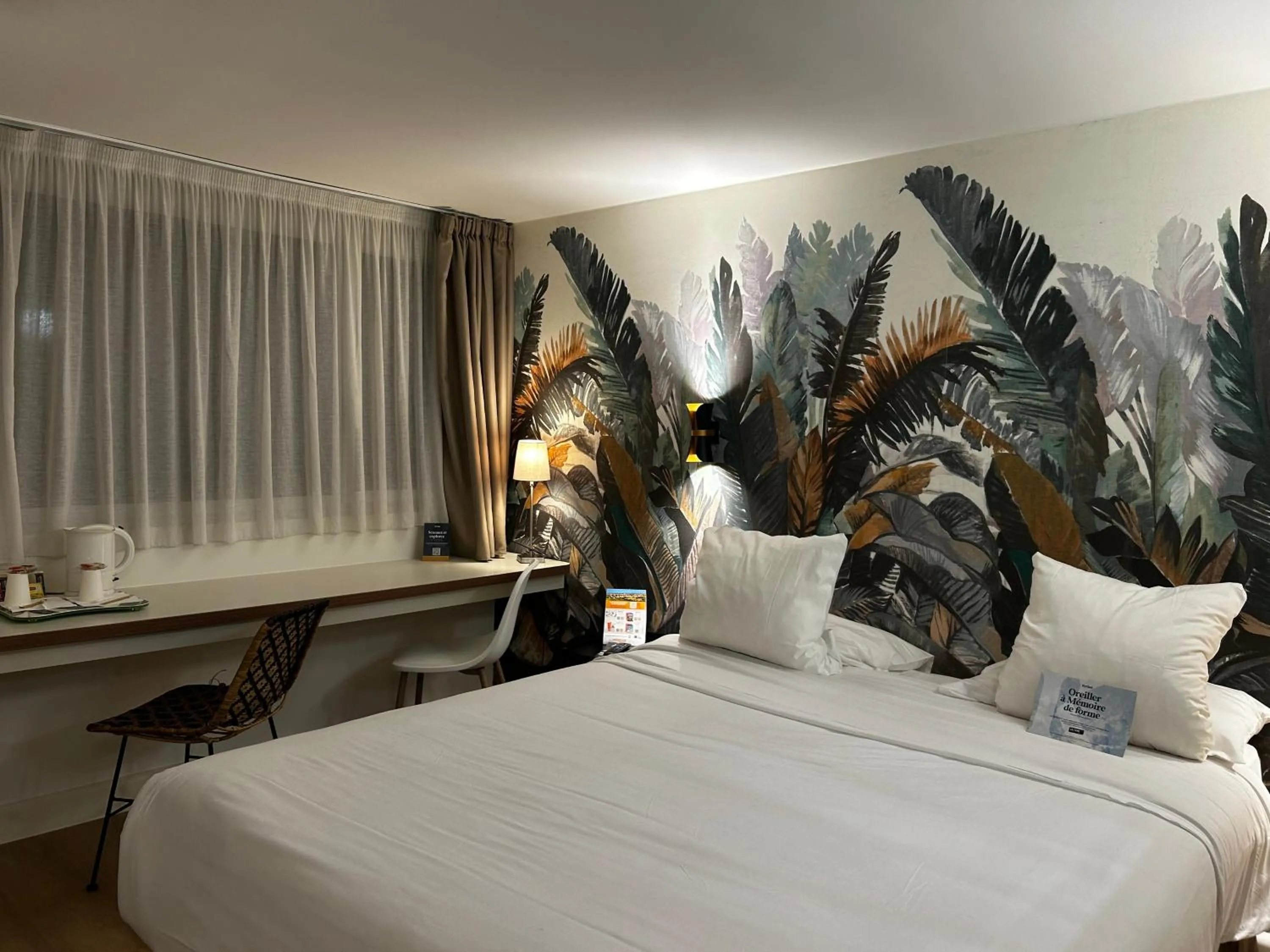 Property building, Bed in Kyriad Carcassonne - Aéroport