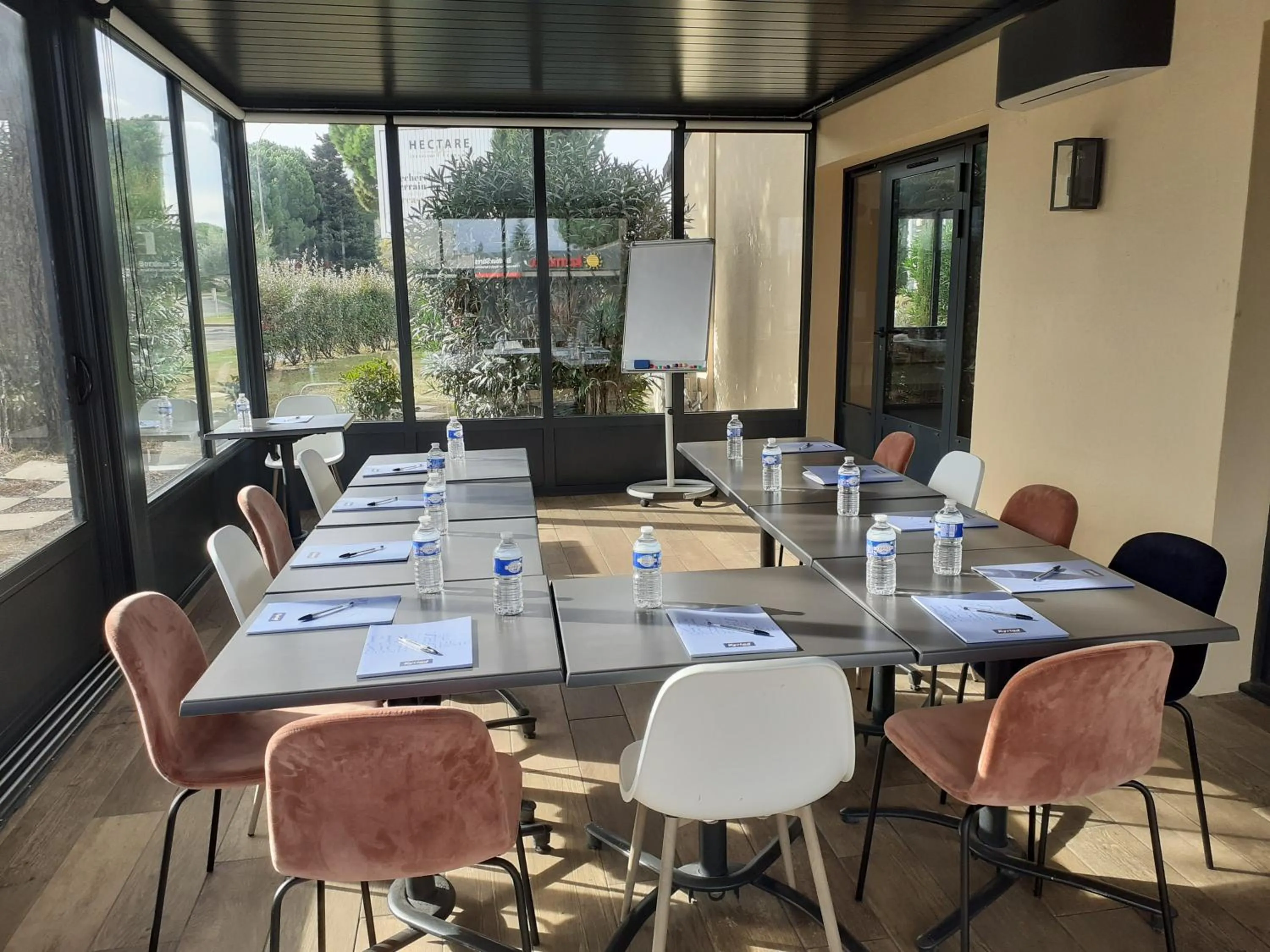 Restaurant/places to eat in Kyriad Carcassonne - Aéroport