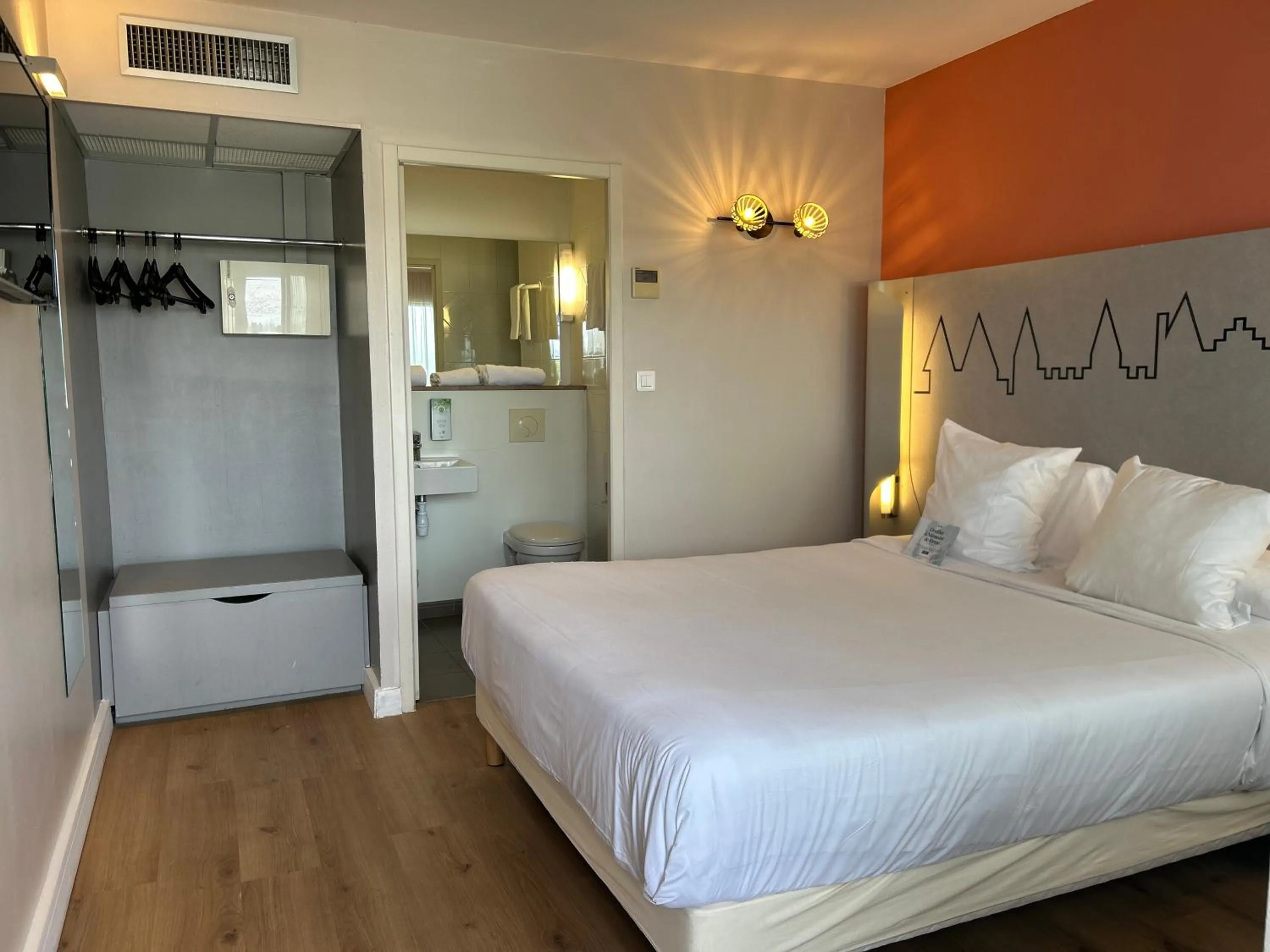 Bedroom, Bed in Kyriad Carcassonne - Aéroport