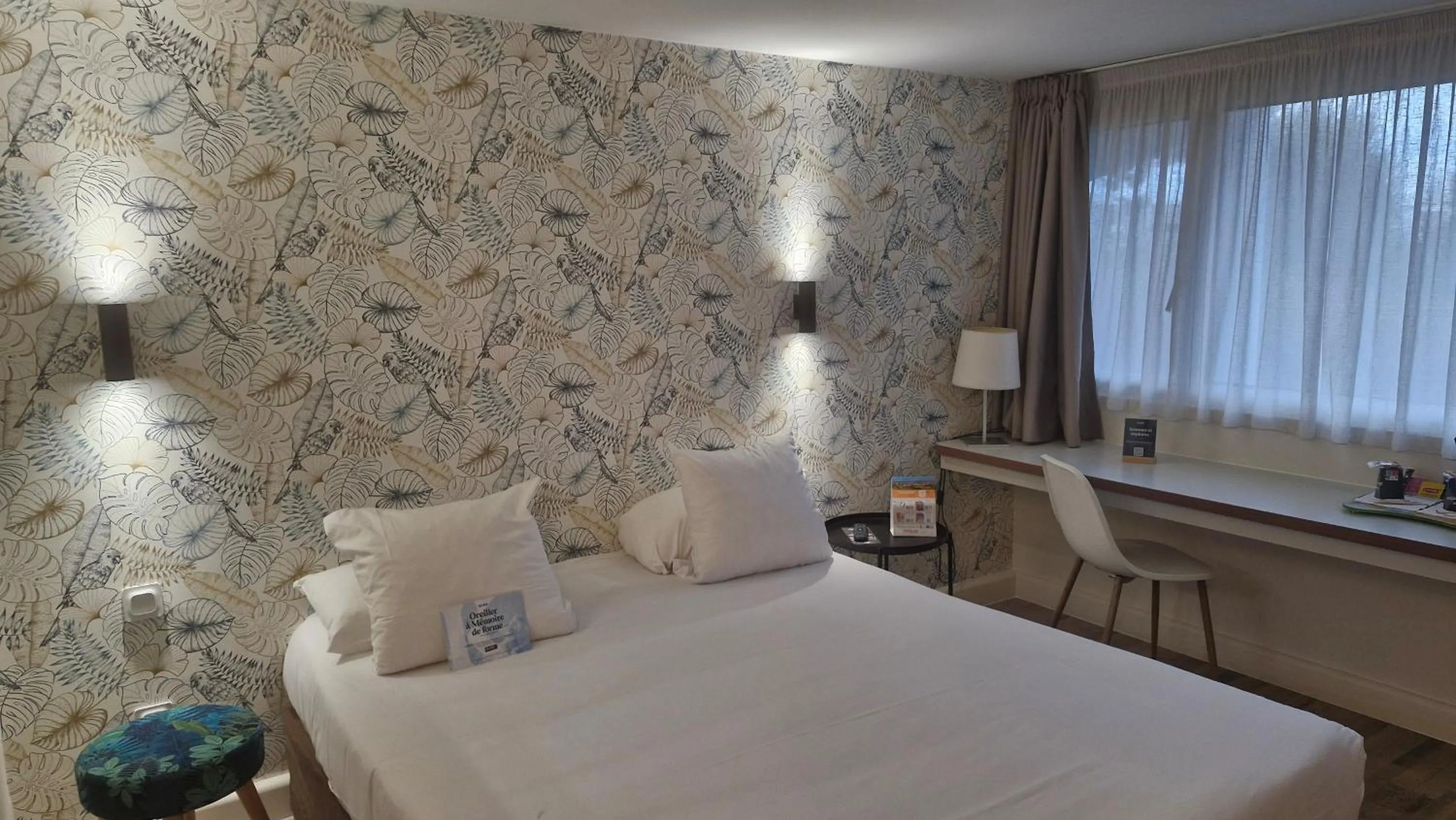 Bedroom, Bed in Kyriad Carcassonne - Aéroport