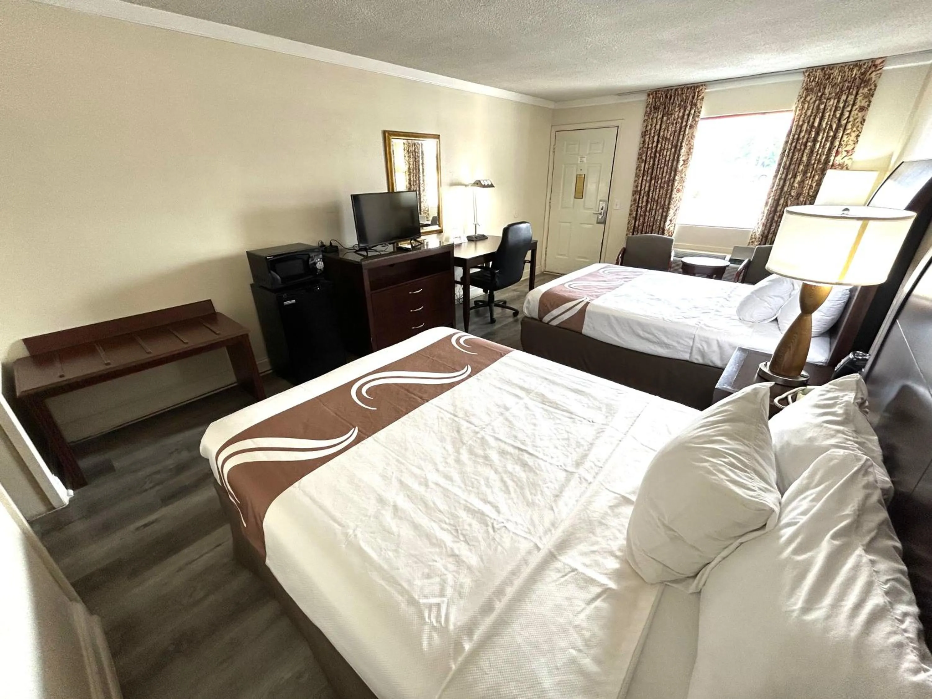 Bed in Relax Inn Perry National Fairgrounds Area I-75