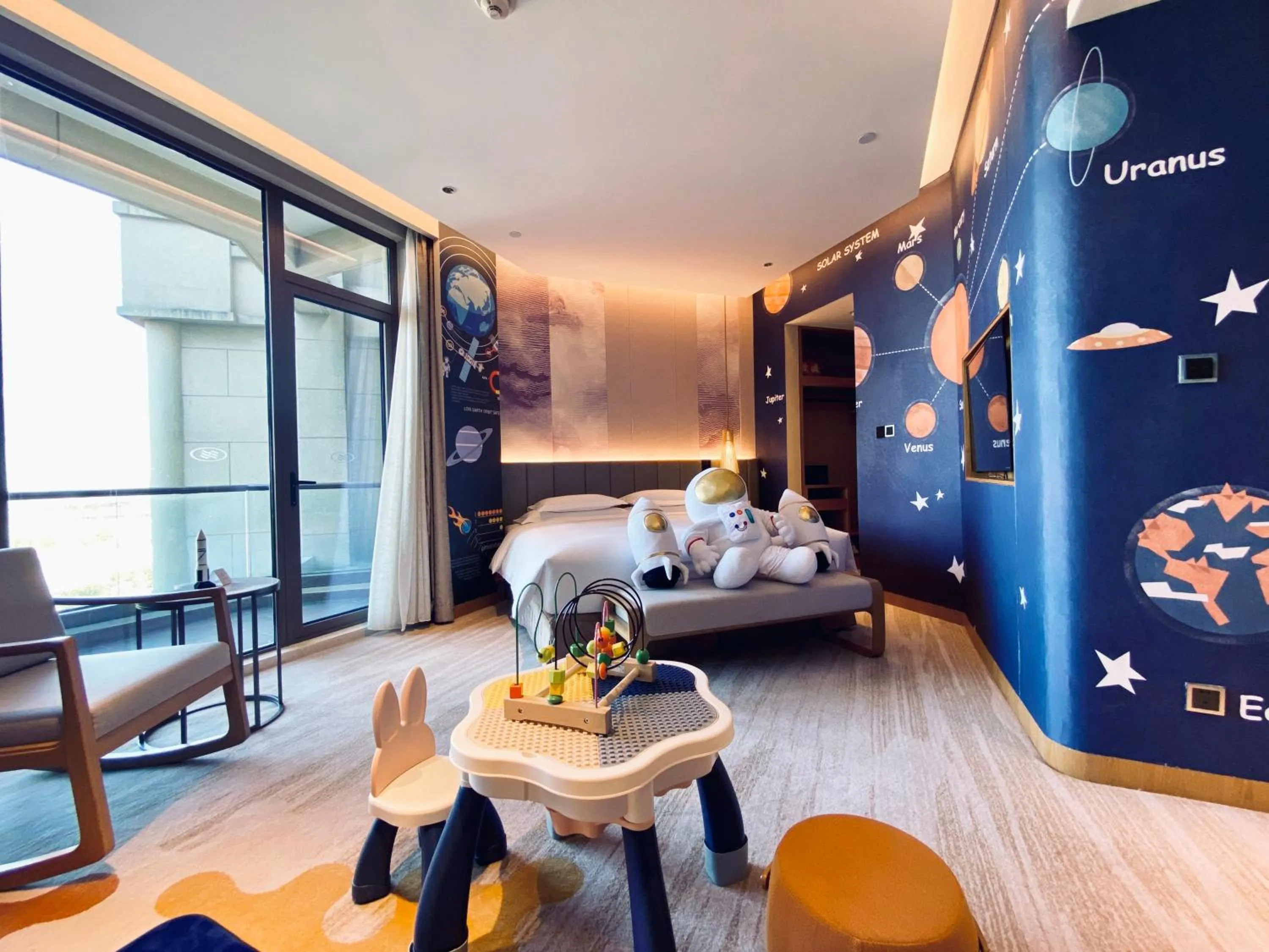 Photo of the whole room, Bed in Crowne Plaza Huzhou by IHG