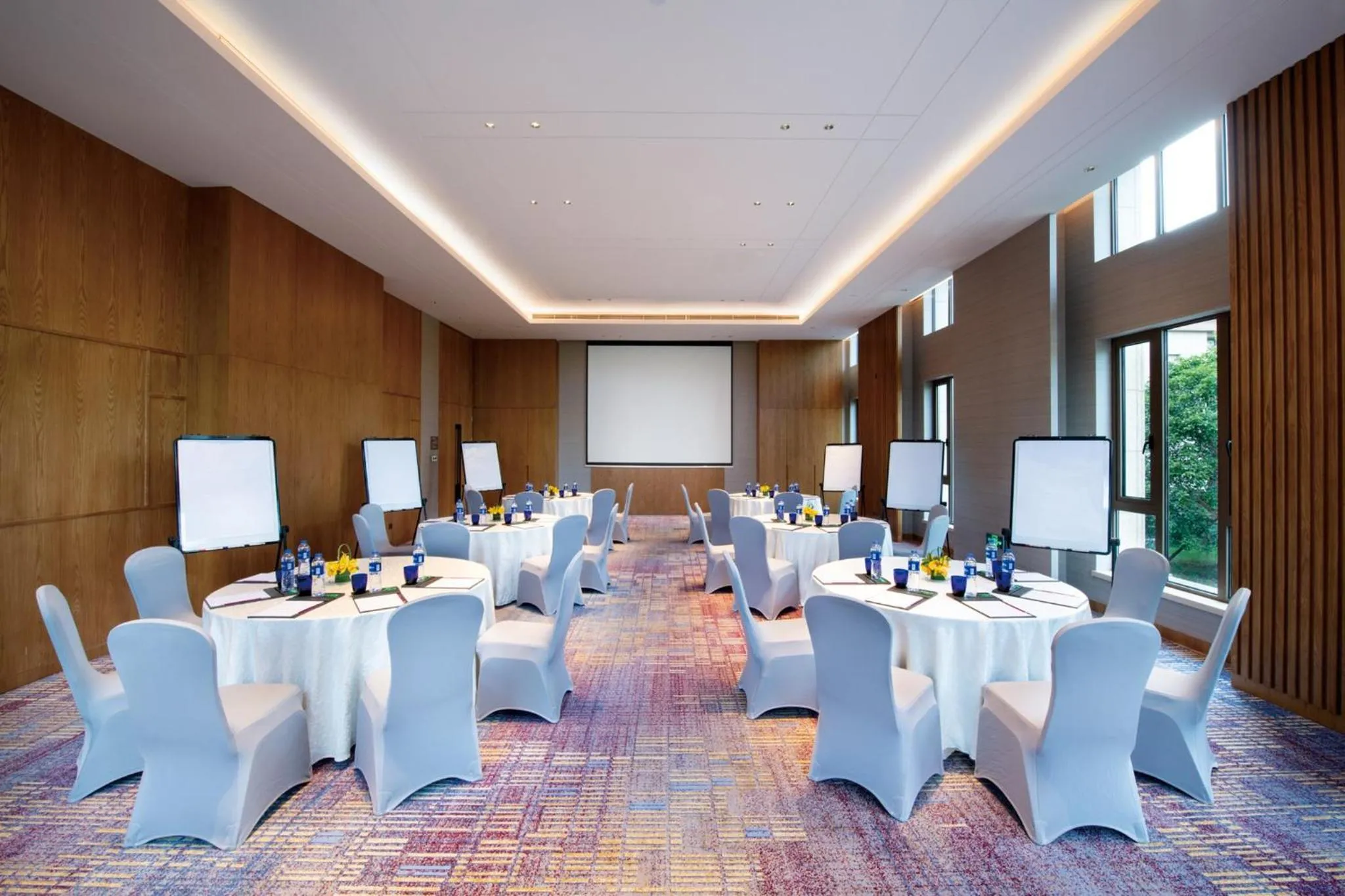 Meeting/conference room in Crowne Plaza Huzhou by IHG