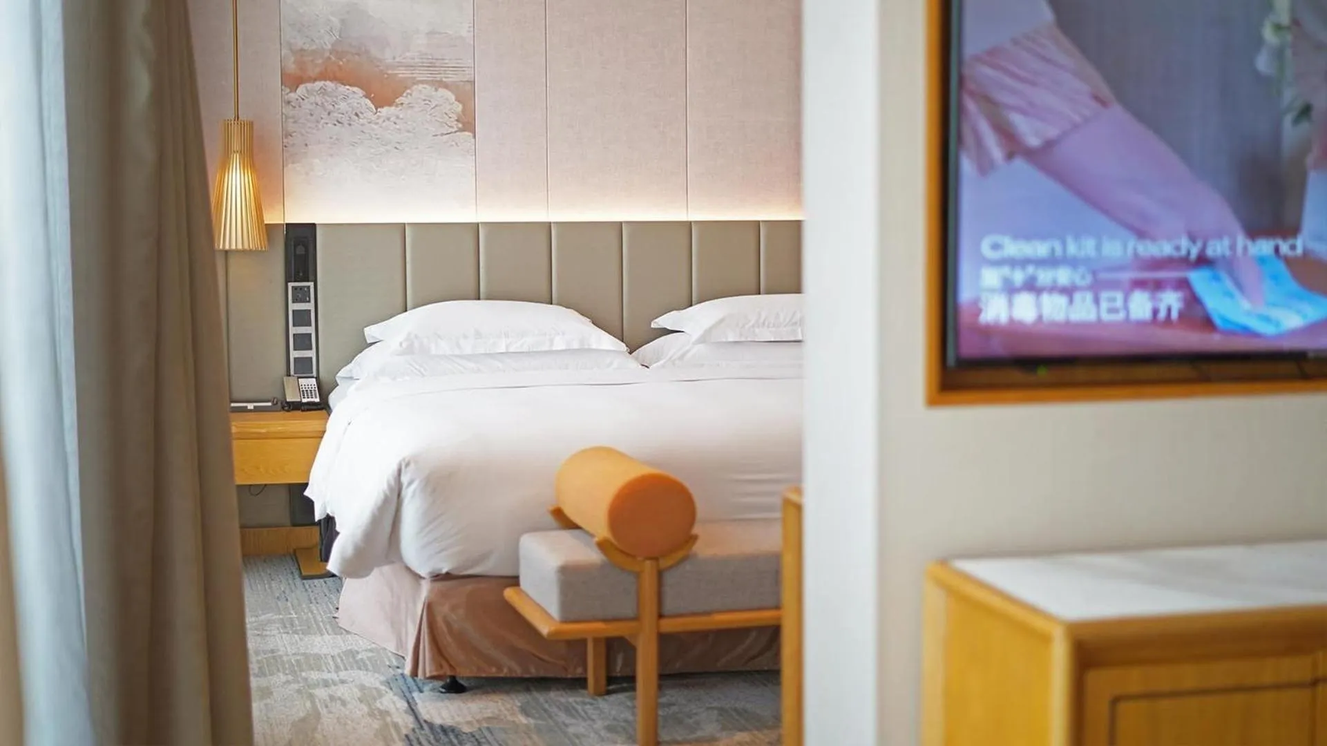 Photo of the whole room, Bed in Crowne Plaza Huzhou by IHG