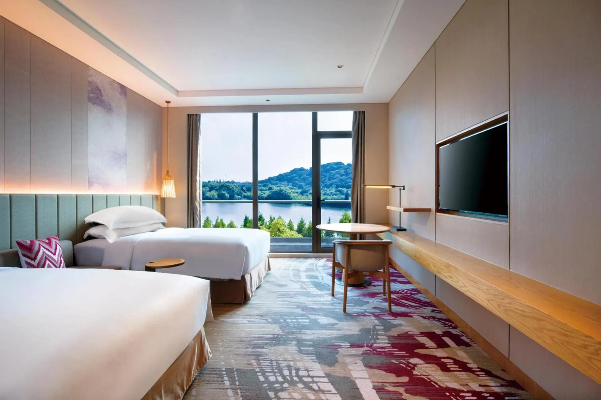 Photo of the whole room, Bed in Crowne Plaza Huzhou by IHG