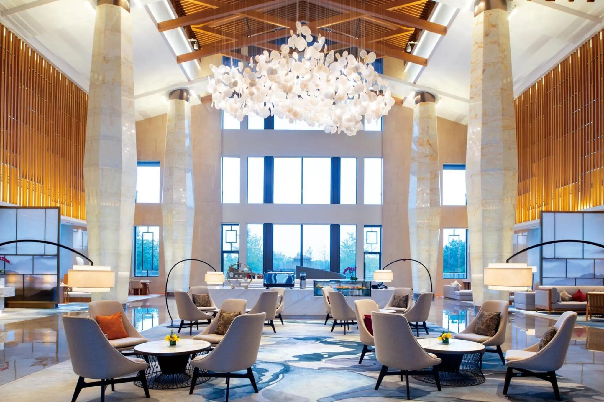 Lounge or bar in Crowne Plaza Huzhou by IHG