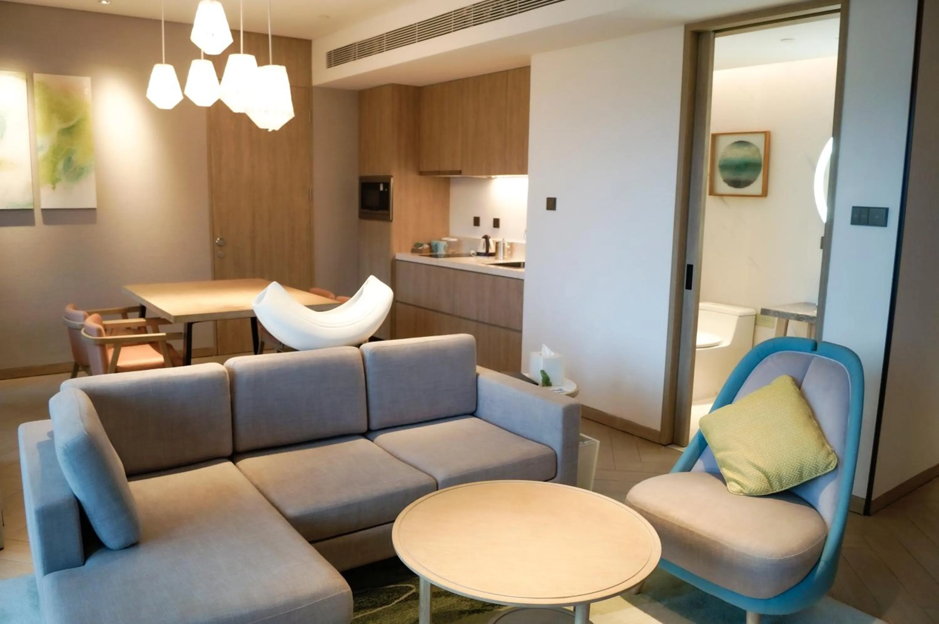 Living room in Holiday Inn Resort Qionghai Guantang by IHG