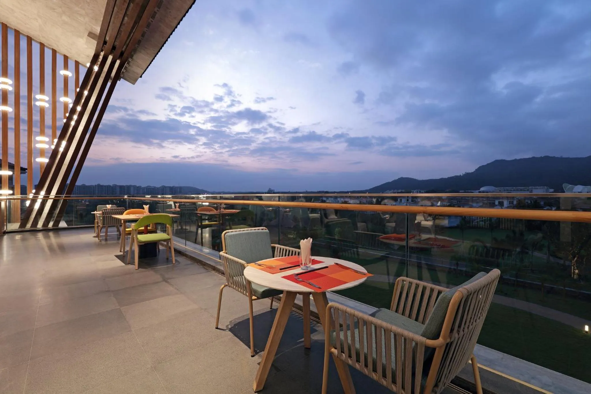 Restaurant/places to eat in Holiday Inn Resort Qionghai Guantang by IHG