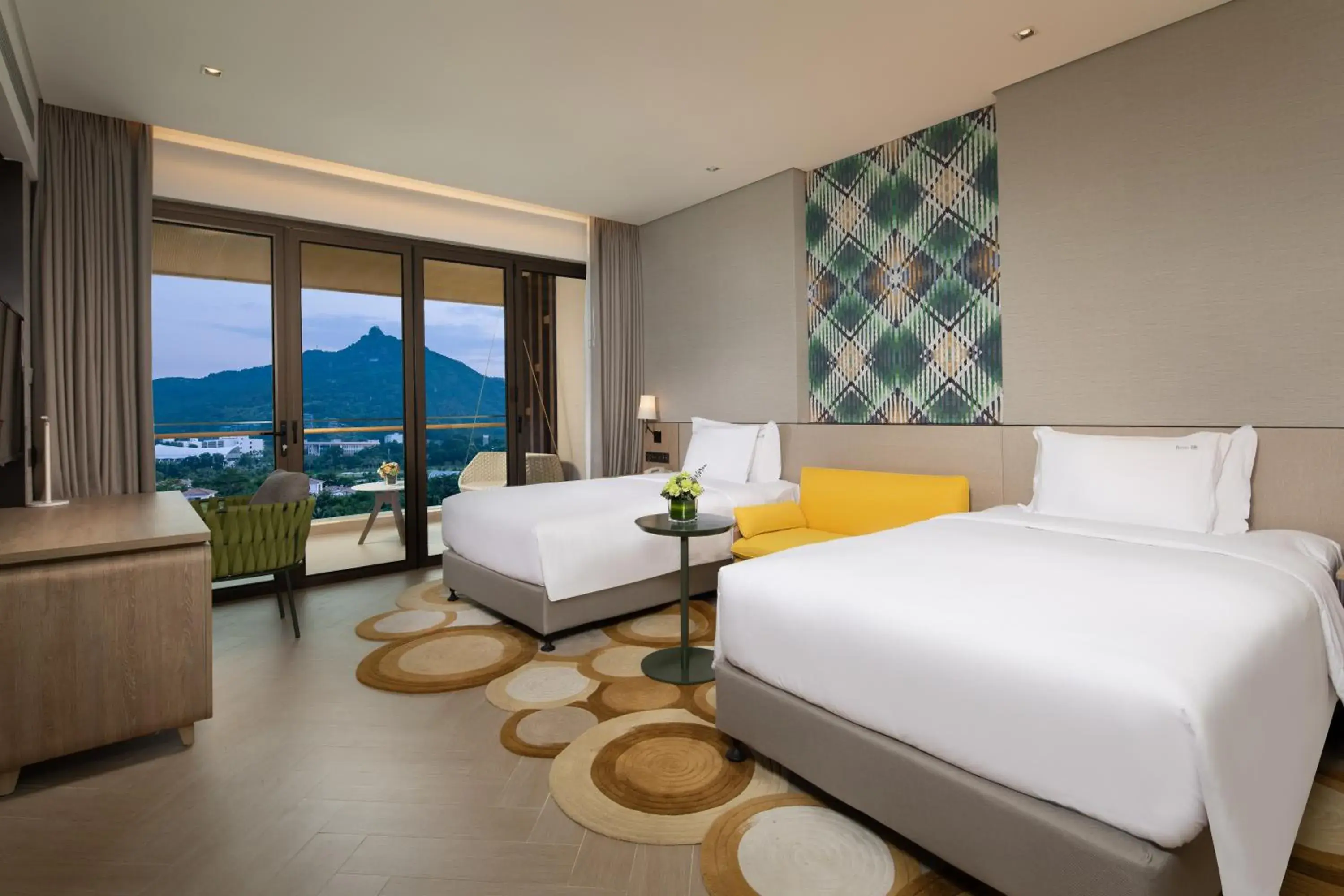 Premium Twin Room with Mountain view in Holiday Inn Resort Qionghai Guantang by IHG Premium Twin Room with Mountain view in Holiday Inn Resort Qionghai Guantang by IHG