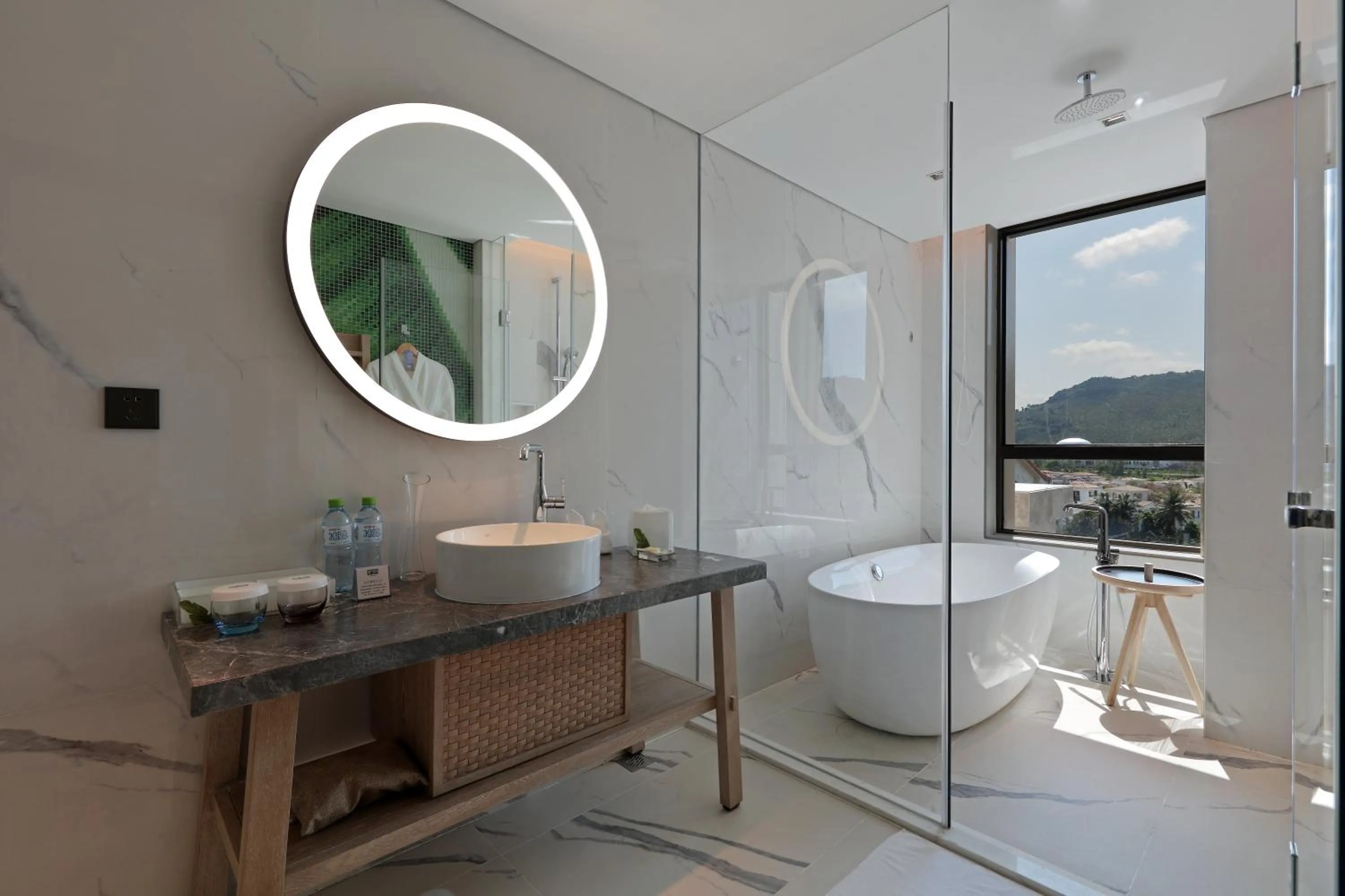 Photo of the whole room in Holiday Inn Resort Qionghai Guantang by IHG