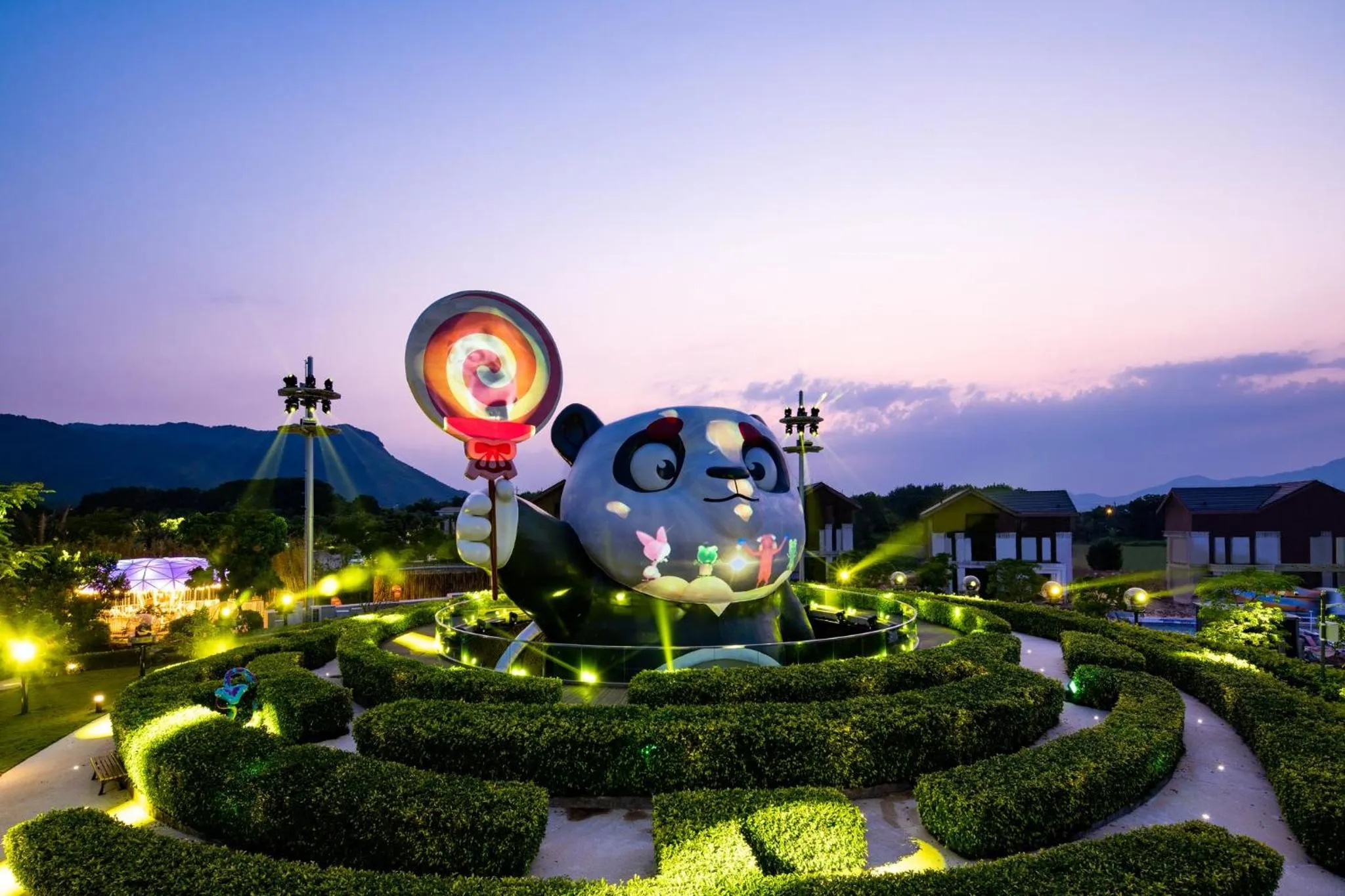 Area and facilities in Holiday Inn Resort Qionghai Guantang by IHG