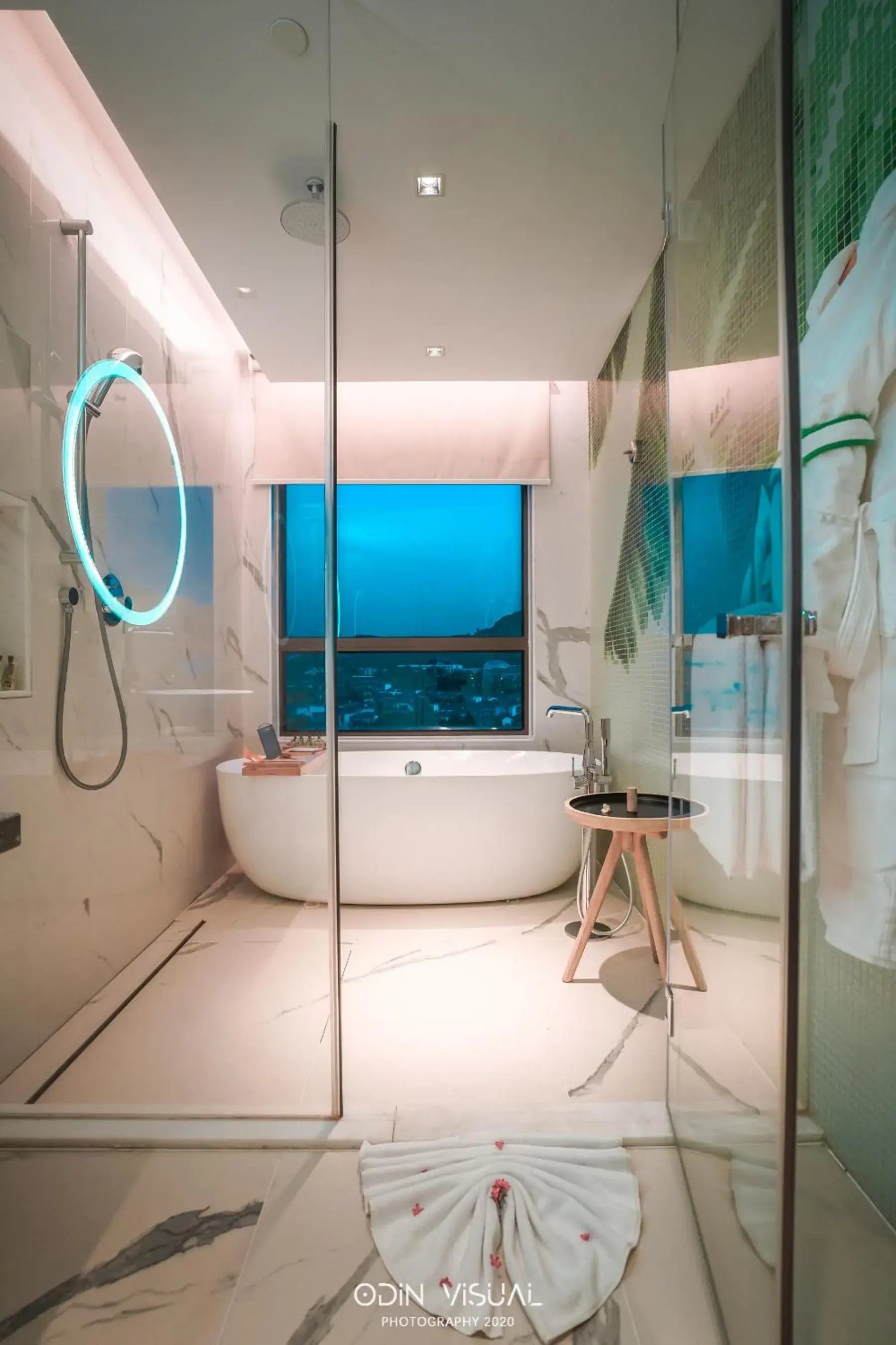 King Suite with Mountain View in Holiday Inn Resort Qionghai Guantang by IHG King Suite with Mountain View in Holiday Inn Resort Qionghai Guantang by IHG